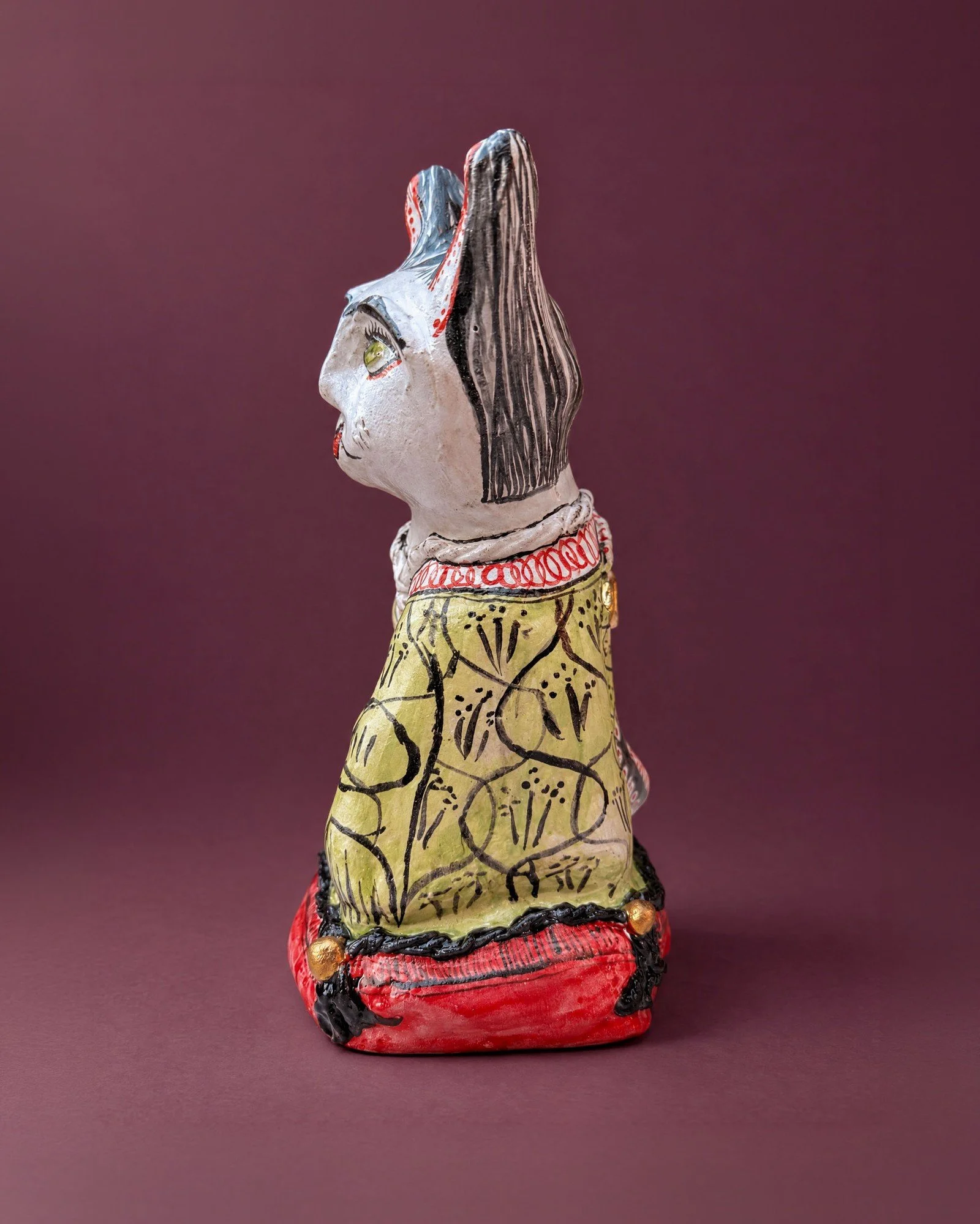 tina-house-standard-cat-cushion-profile-aubergine_4x5.jpg
