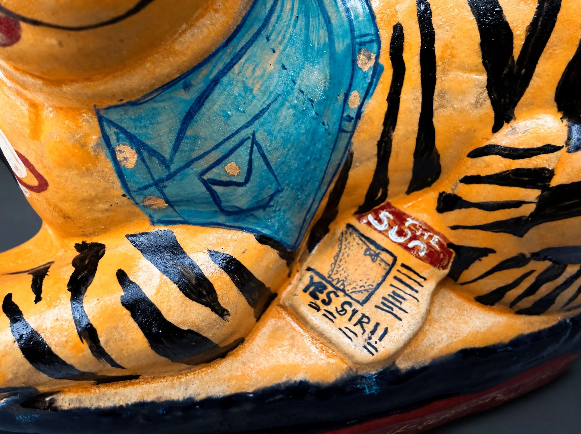 tina-tiger-cat-vest-detail-slate.jpeg