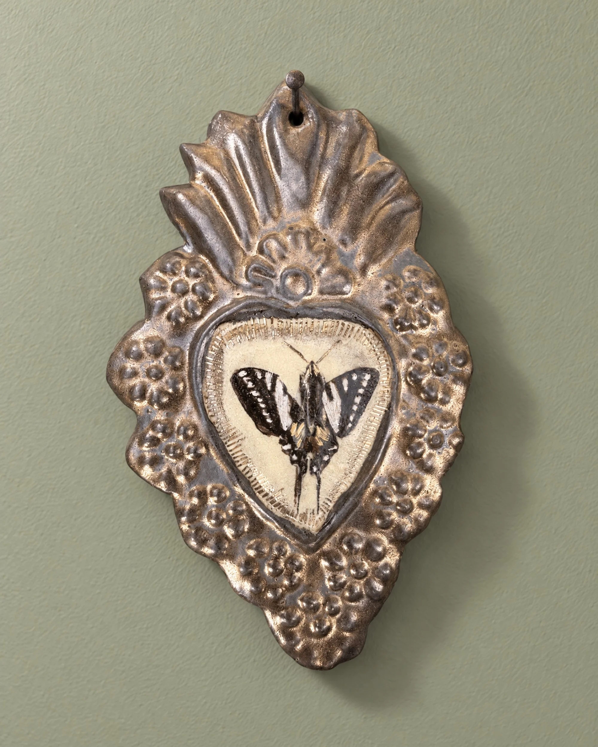 ceramic_hanging_heart_sage_2500.jpeg