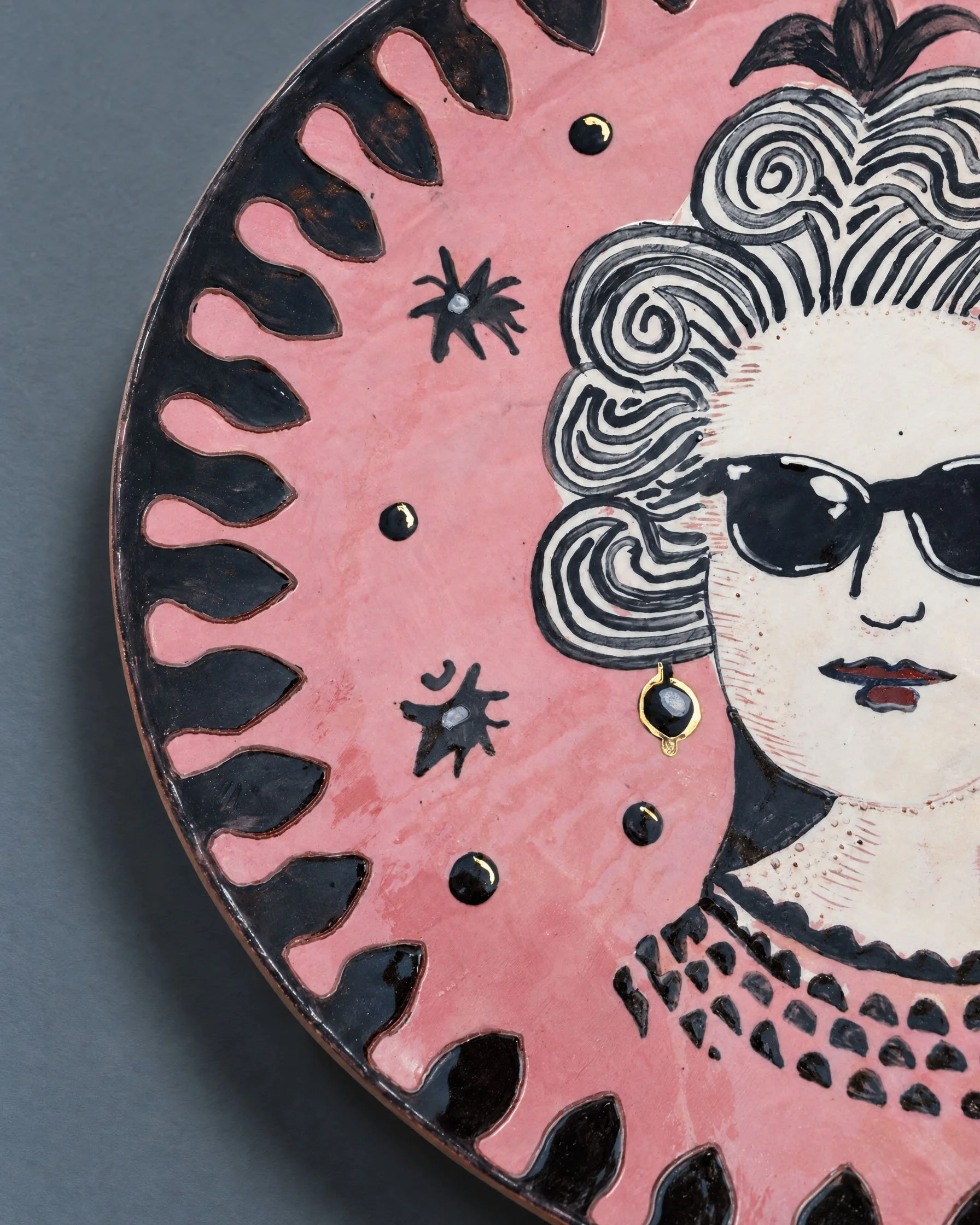 tina_ceramic_sunglasses_platter_macro_rim_slate.jpeg