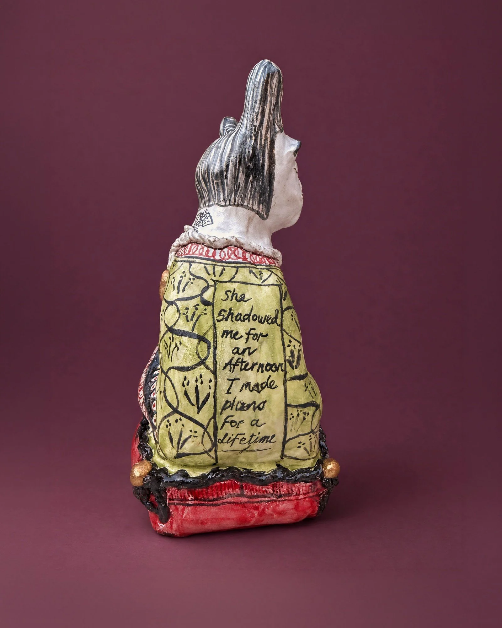 tina-house-standard-cat-cushion-inscription-aubergine_4x5.jpg