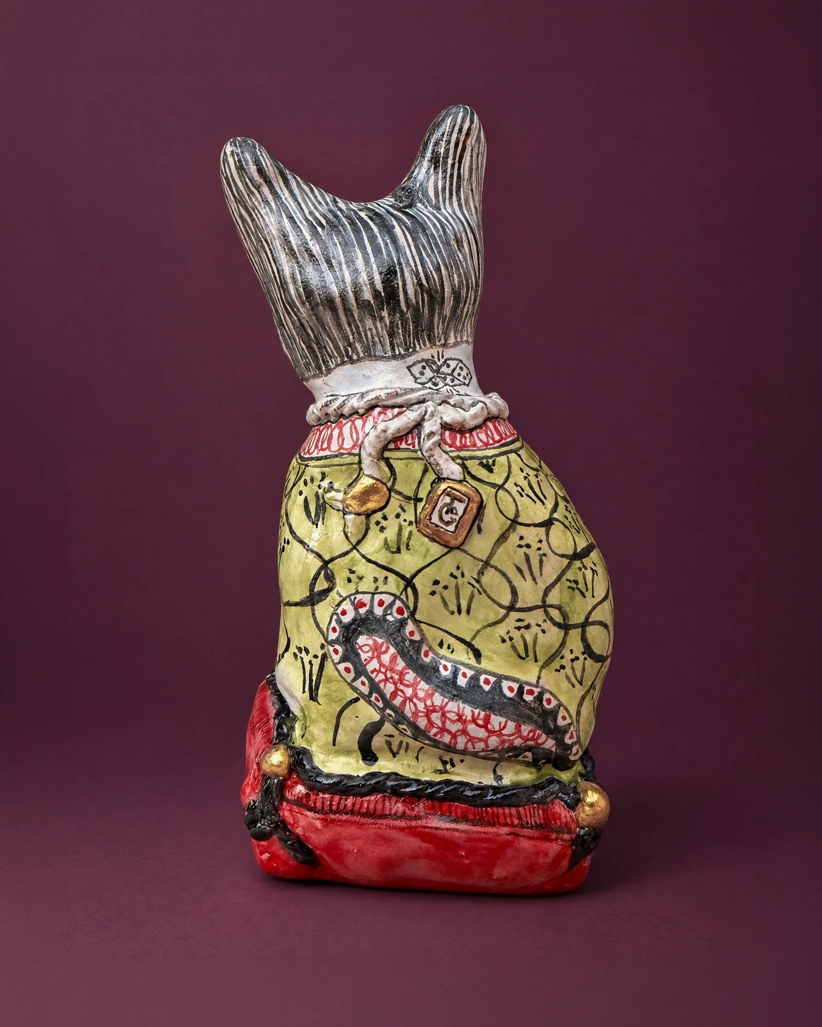 tina-house-standard-cat-cushion-back-aubergine_4x5.jpg