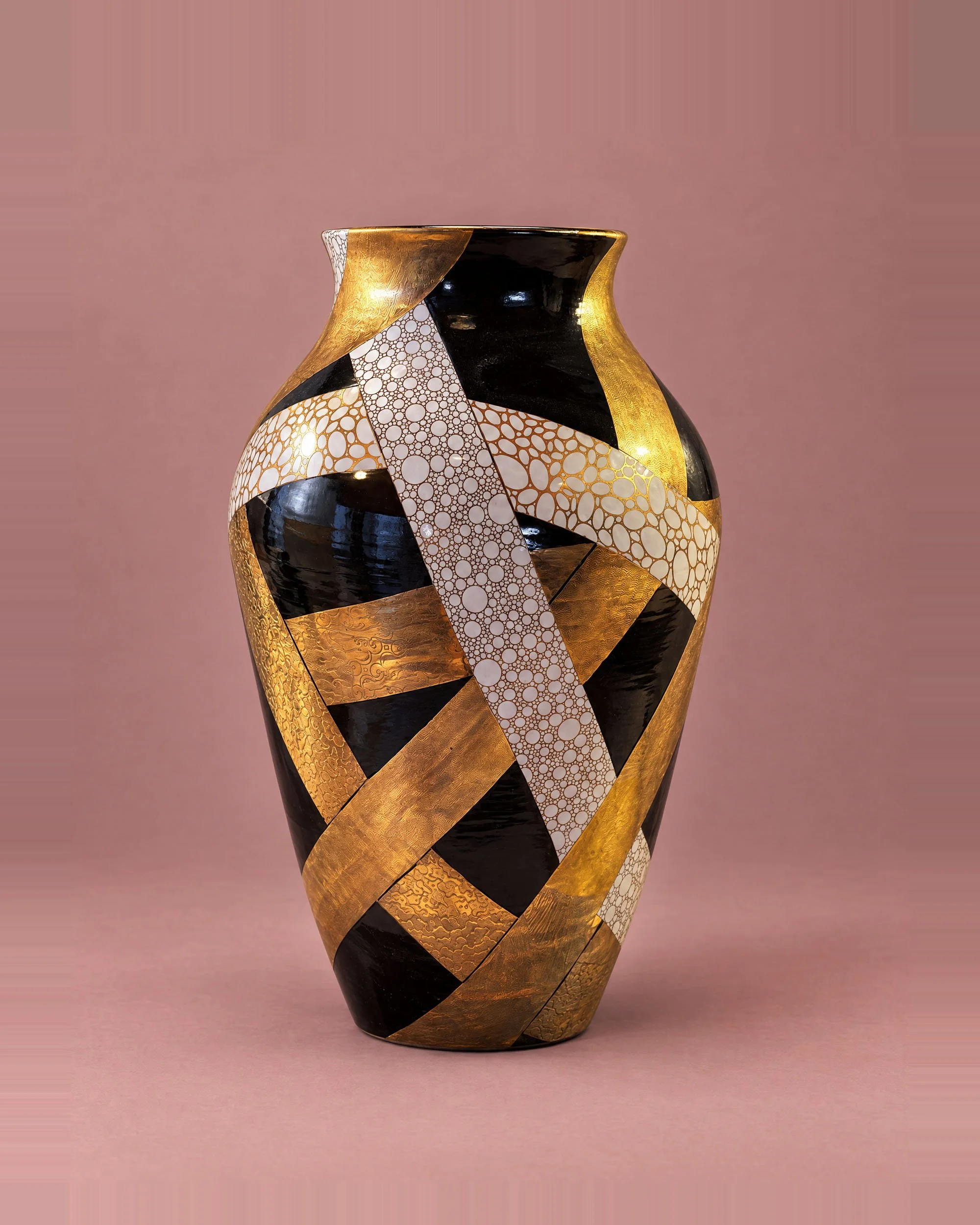 ceramic_ribbon_vase_side_a_dusty_rose_2500.jpeg