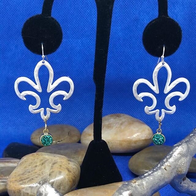 Fleur di Lis earrings #michellelanierdesigns