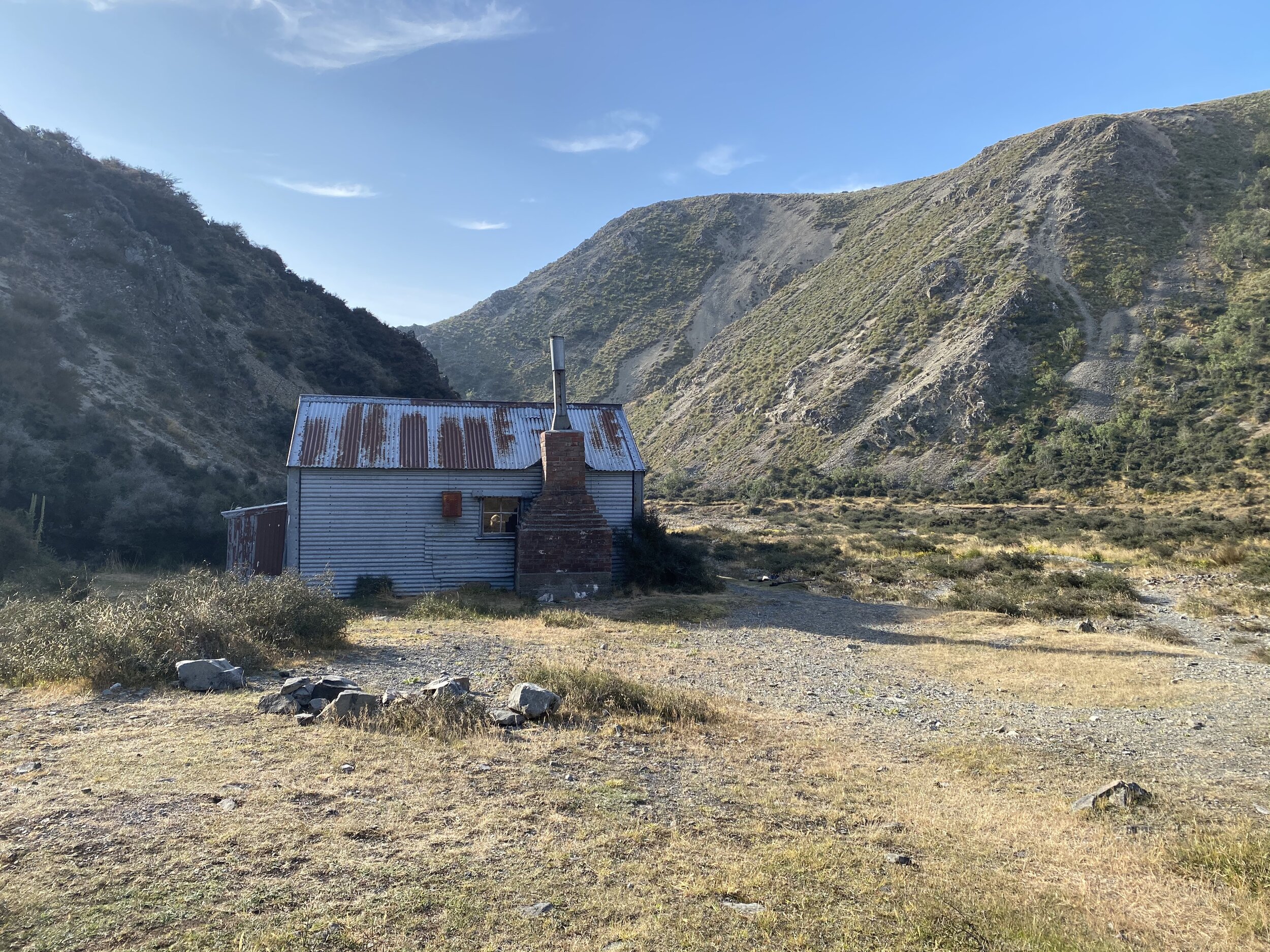Manuka Hut - no dogs allowed to stay at the hut