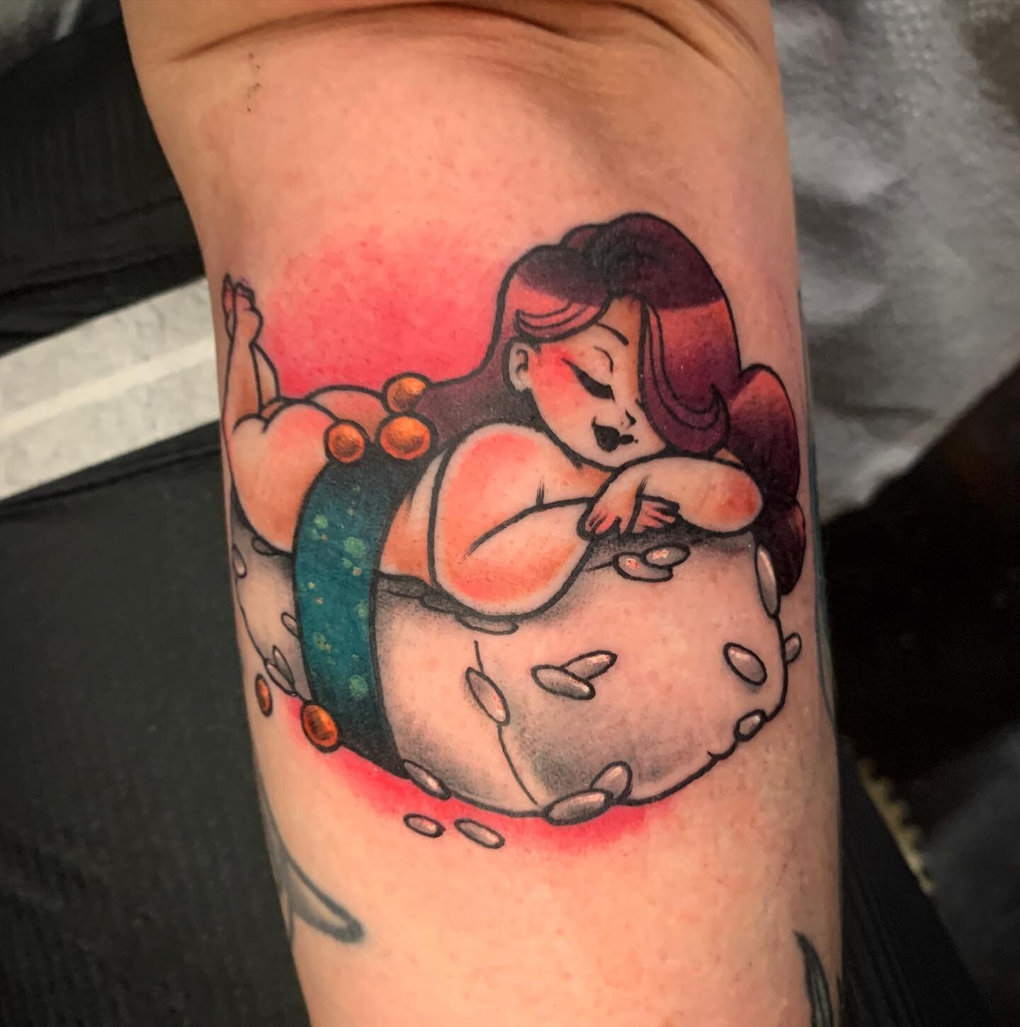 Sushi hottie!
Done at @vilainstattoo 
.
.
.
***I&rsquo;m only designing tattoos for people who can come to Montreal to get the tattoo. I won&rsquo;t answer messages otherwise. Please don&rsquo;t use my art without my consent.*** *I do not tattoo mino