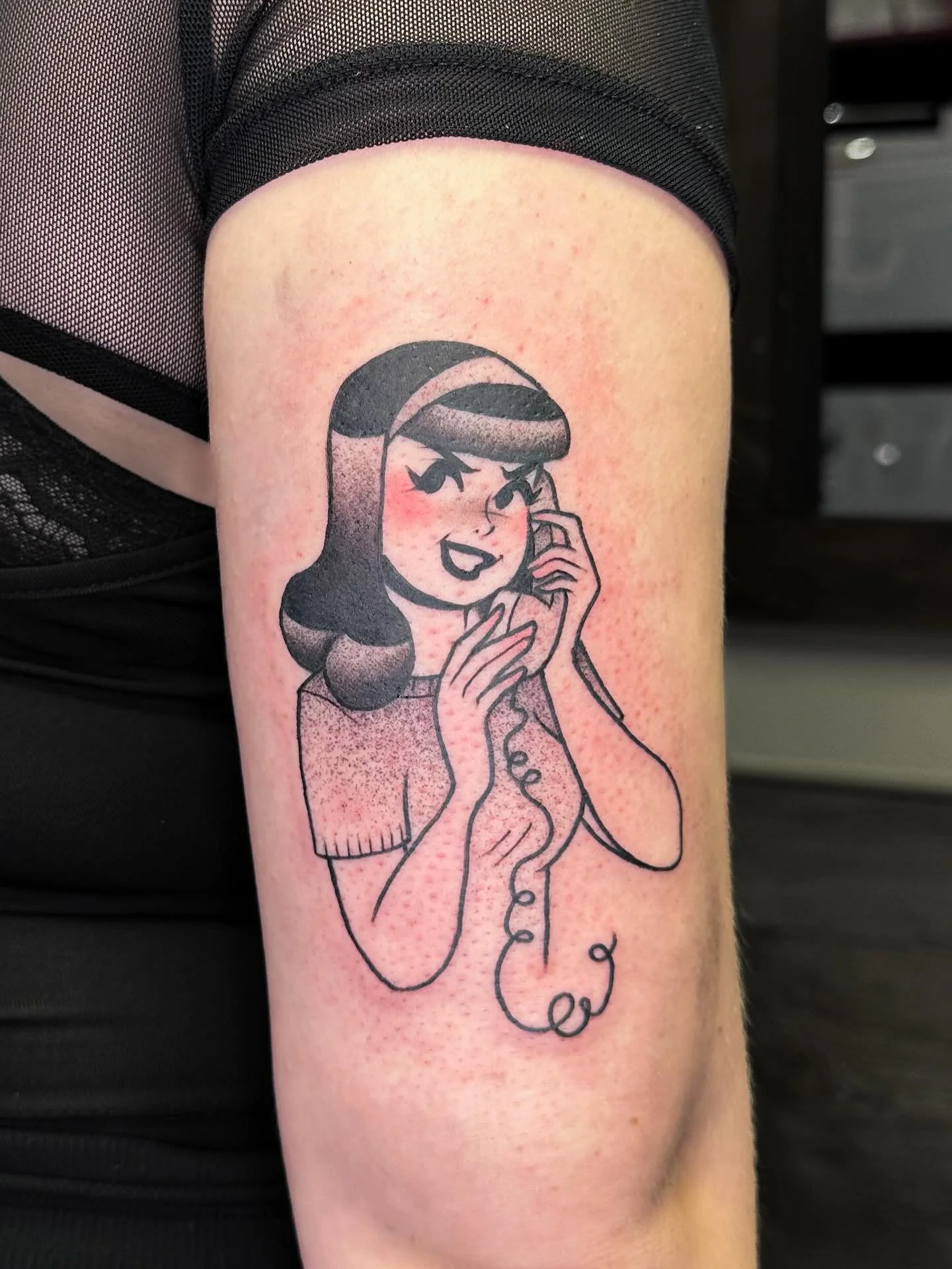 Gossip gossip gossip! Are you a gossip girly? 
Done during my guest at @living_canvas_tattoo 
💌BOOKING ALWAYS OPEN💌 
Currently booking :  OCTOBER.NOVEMBER.DECEMBER
DM &bull; EMAIL &bull; FORM
🪬Link in bio to see all my flashs🪬 
💘Comment, like an