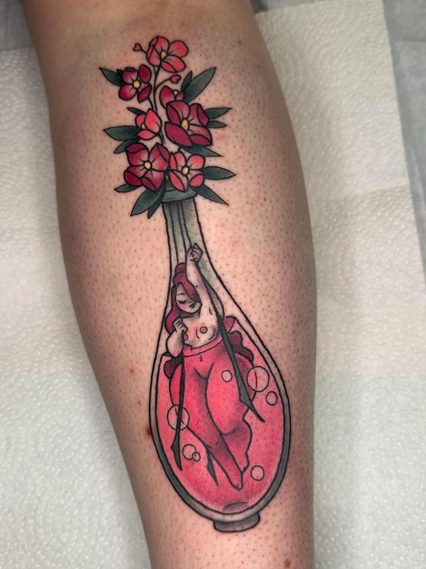 I&rsquo;ve been very bad at instagram and I&rsquo;m behind on posting!
So enjoy a new tattoo!
I&rsquo;m currently booking February, March and April!
📍@opheliatatouage 
💌BOOKING ALWAYS OPEN💌 
Currently booking : February &bull; MARCH &bull; APRIL
D