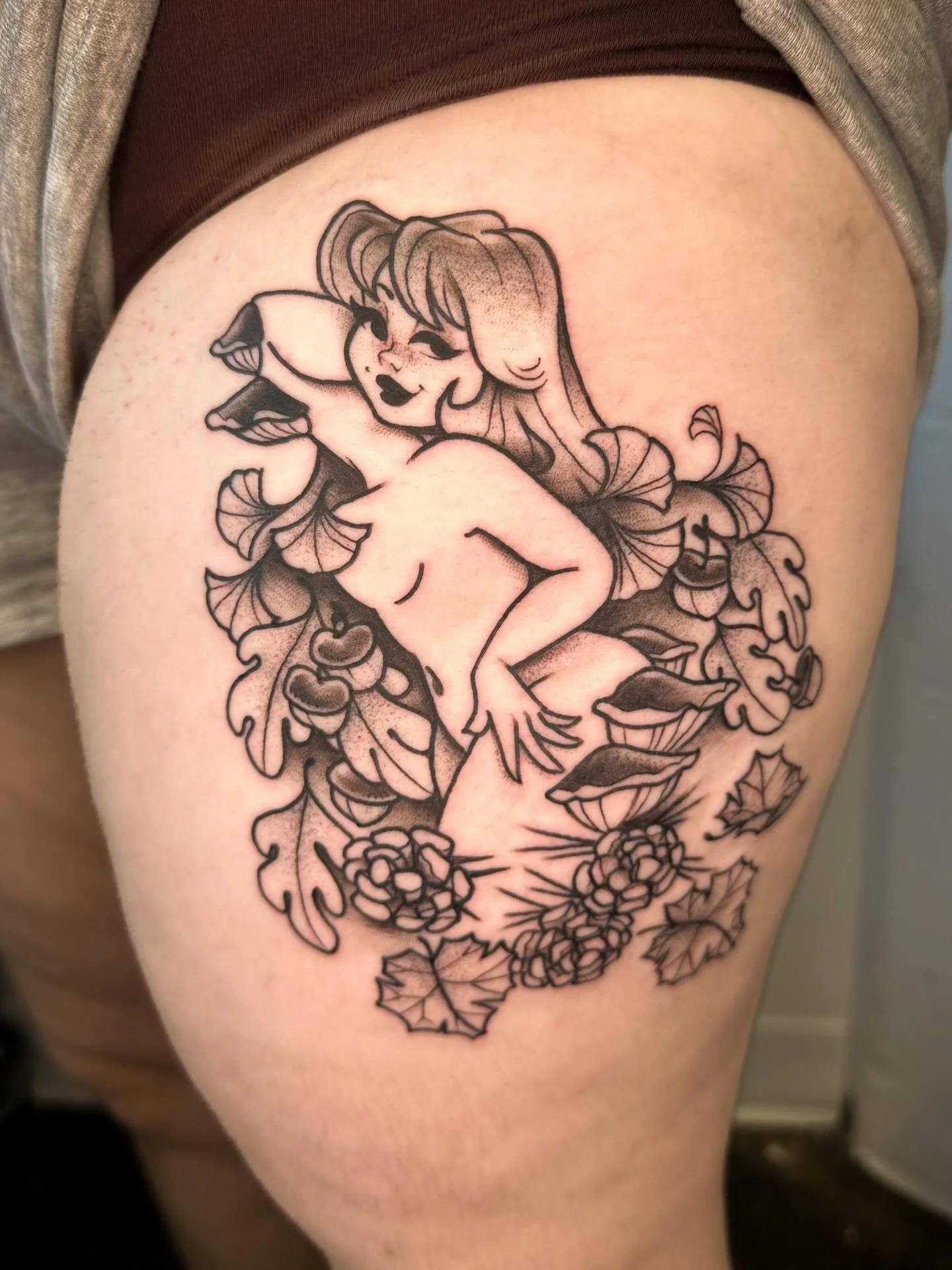 She brings us back to fall 🖤
📍@opheliatatouage 
💌BOOKING ALWAYS OPEN💌 
Currently booking : MARCH &bull; APRIL 
DM &bull; EMAIL &bull; FORM 
🪬Link in bio to see all my flashs🪬
 💘Comment, like and share please!💘
.
.
.
❌I&rsquo;m only designing 