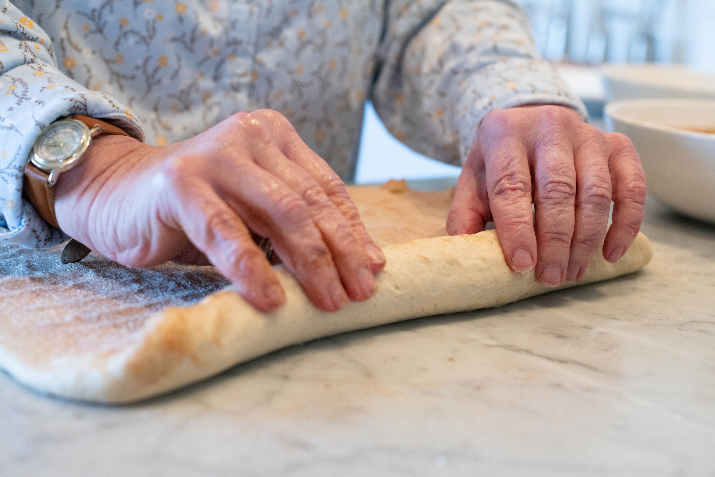 rolling up dough-4.jpg