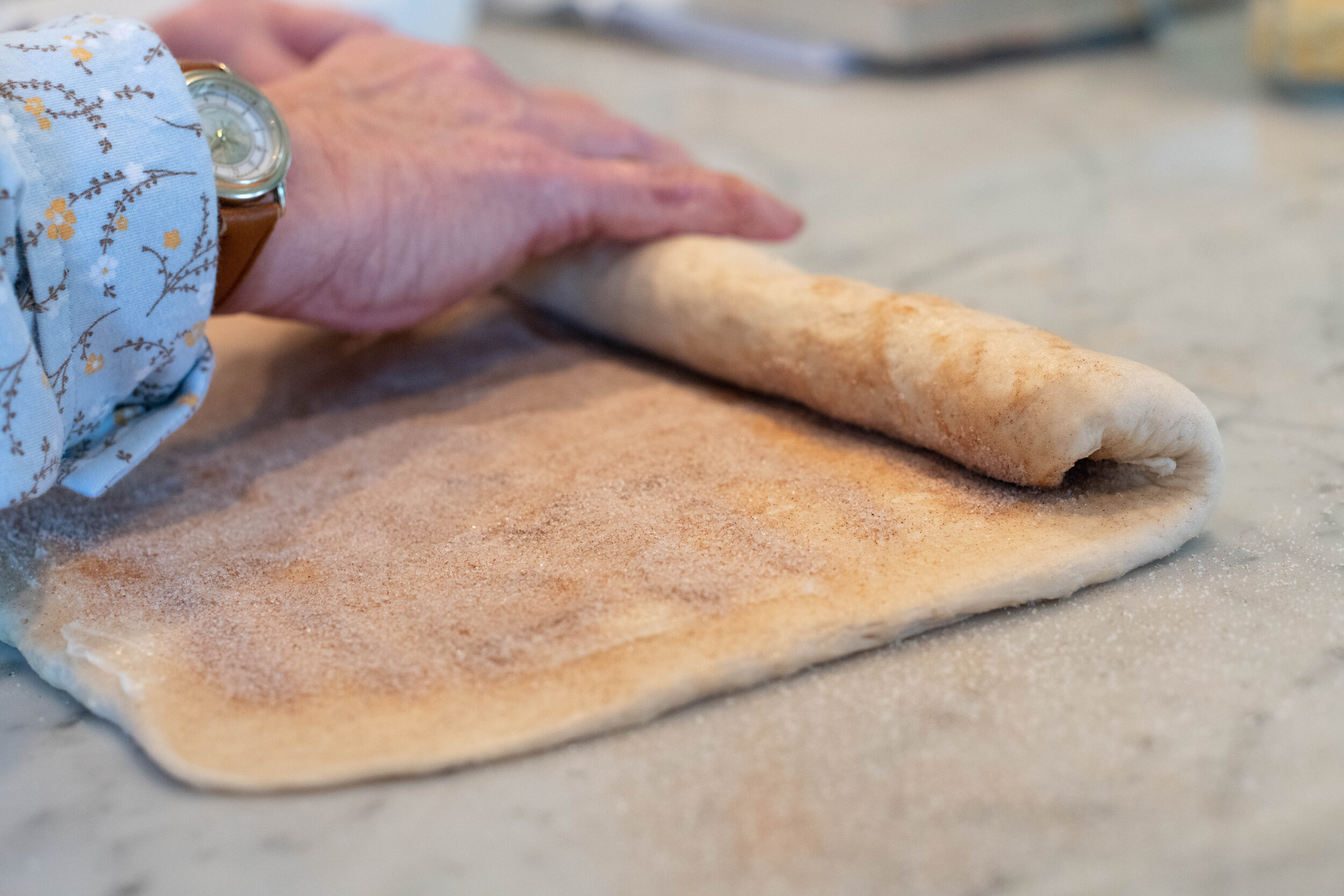 rolling up dough-5.jpg