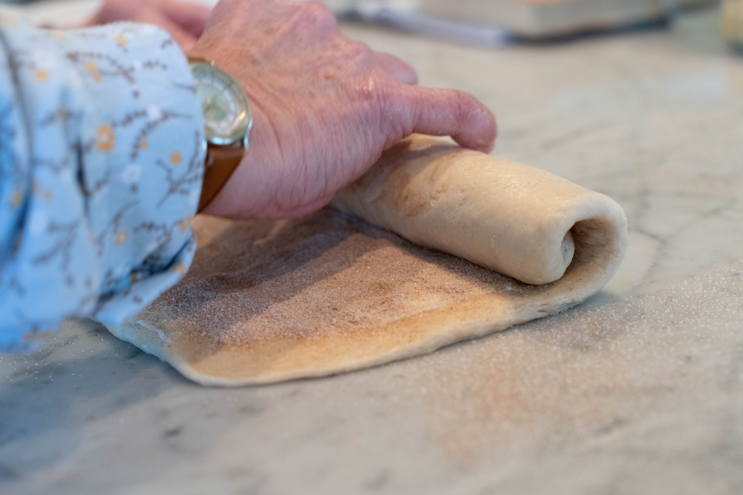 rolling up dough-6.jpg