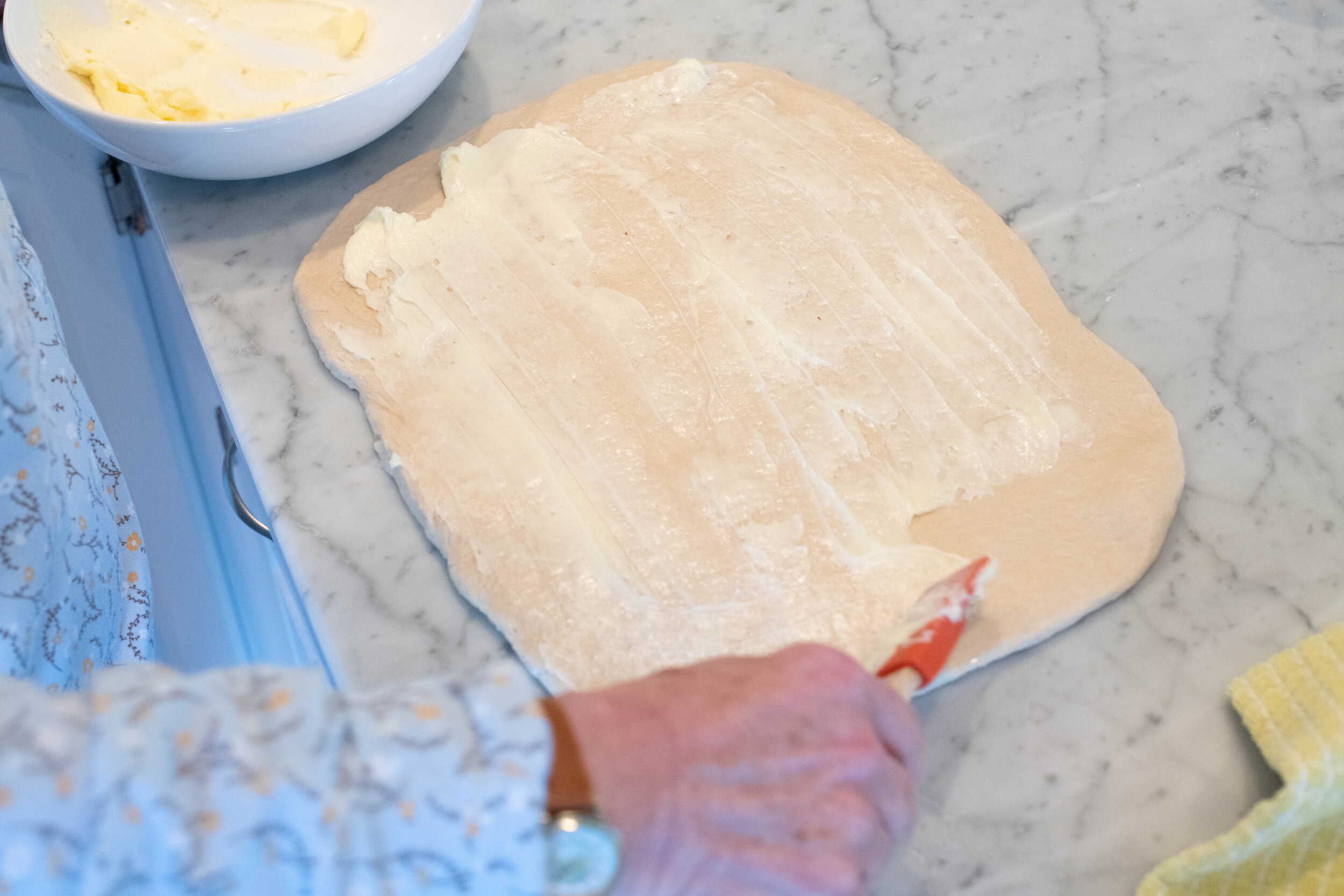 buttering dough-8.jpg