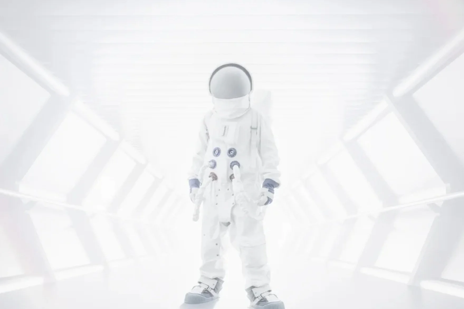 World’s First Fully-Contained Climbing Suit Deployed on Everest this Season