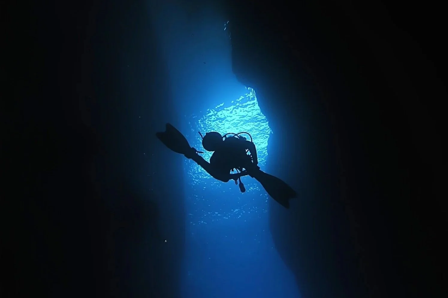 Sucked Into the Dark: A Maldivian Cave Dive Just Left Six Divers Dead