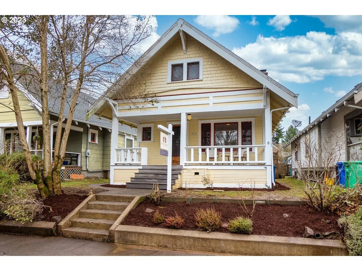 3719 SE Market.webp
