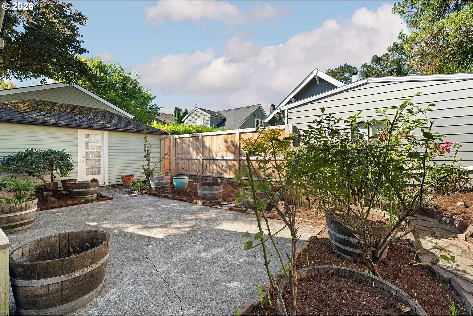 2725 NE28th - 35_cropped.jpg