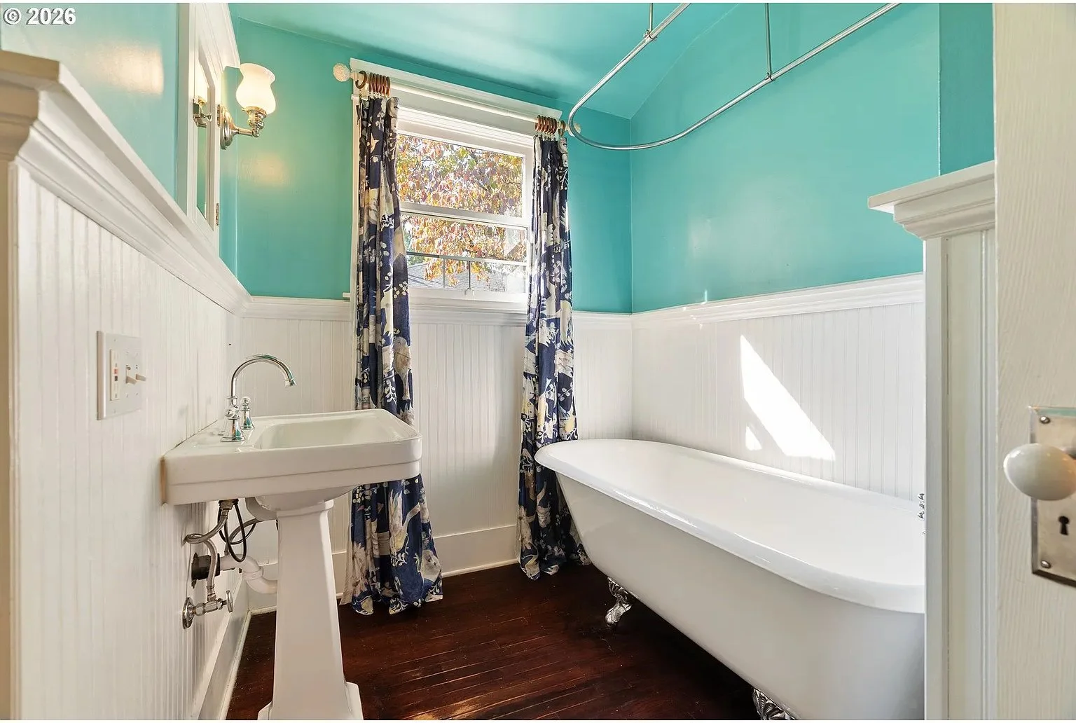 2725 NE28th - 23_cropped.jpg