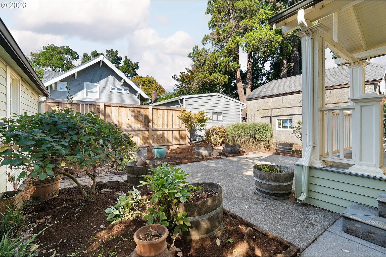 2725 NE28th - 31_cropped.jpg