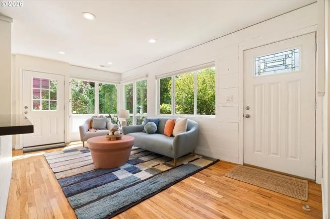 9244 N Allegheny Ave - 5.jpg