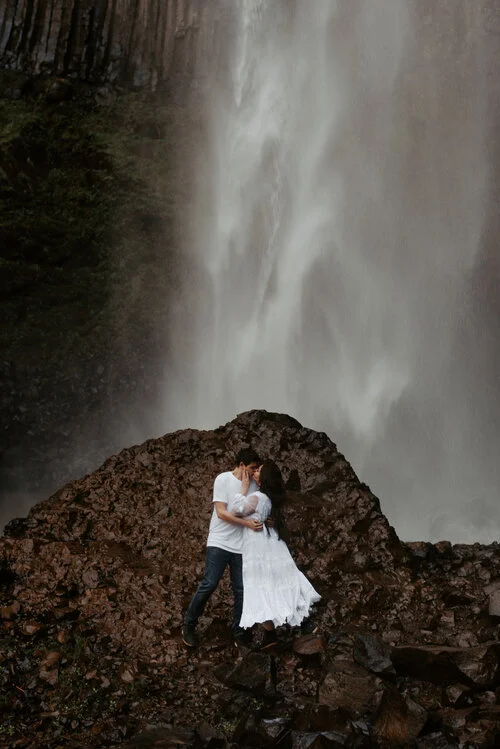 Moody+and+Dramatic+Waterfall+Engagement+Session+_+Oregon+Wedding+Photographer.jpeg
