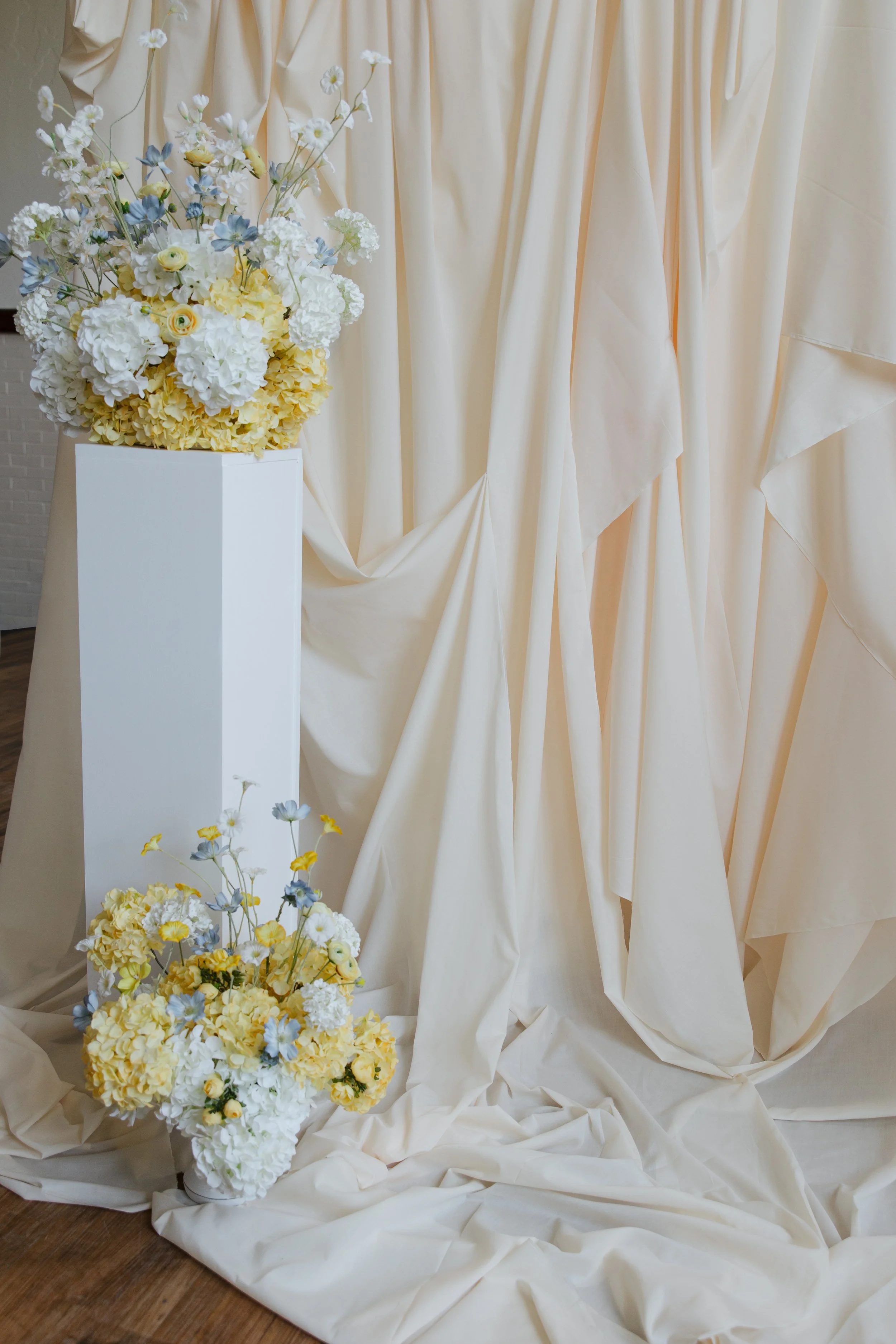 Draping : Monica Alley
Photography: @malloriemcbridephoto
Planning: @thirtyonethirty_events
Florals: @thebloomerykc
Venue: @venues_atpark39
Cake: @nelliescustomcakes
