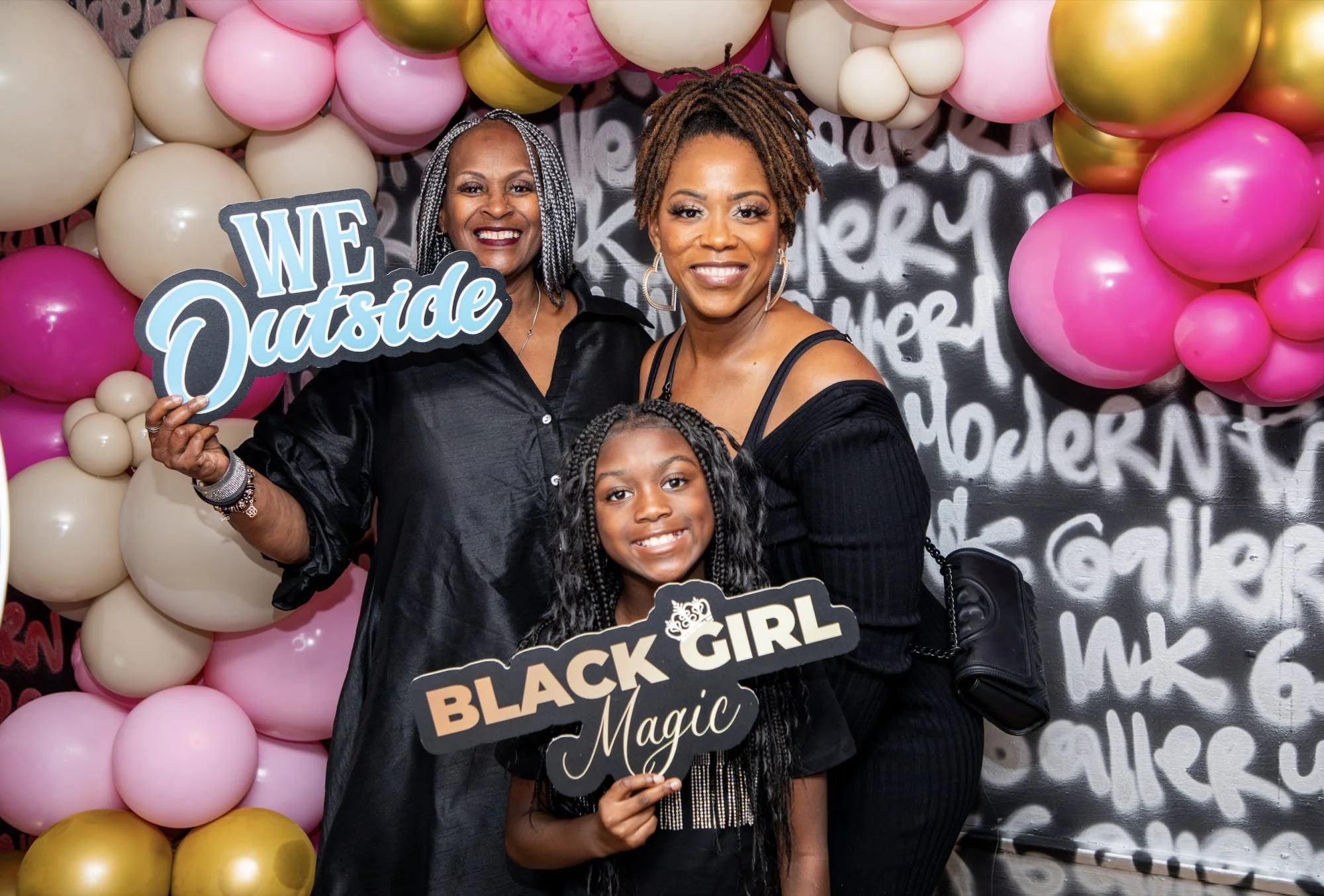 PHOTO BOOTH OR 360 PHOTO BOOTH