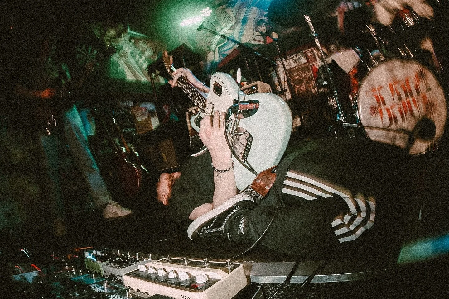 UK - you&lsquo;ve been asking for a while and now we&rsquo;ve finally reached the British main land! 🇬🇧💂🫡 
We&lsquo;re not here to sip tea. We&rsquo;re here to smash @newcrossinn London tonight and tear up @thelanesbristol tomorrow. Louder than a