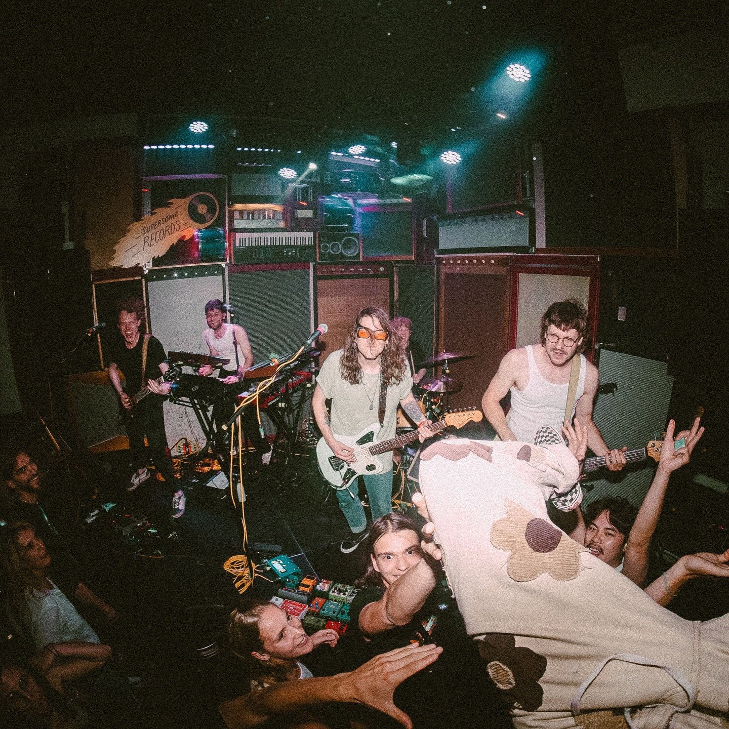 1 week left 🇬🇧 
meanwhile prepping releases for 2026 🤙
Bussis

12.05 SHEFFIELD UK / @hallamshire_hotel 
13.05 HUDDERSFIELD UK / @ampedhudd 
14.05 NORWICH UK / @voodooshowroom 
15.05 BRIGHTON UK / @greatescapefest 
16.05 BRIGHTON UK / @greatescapef