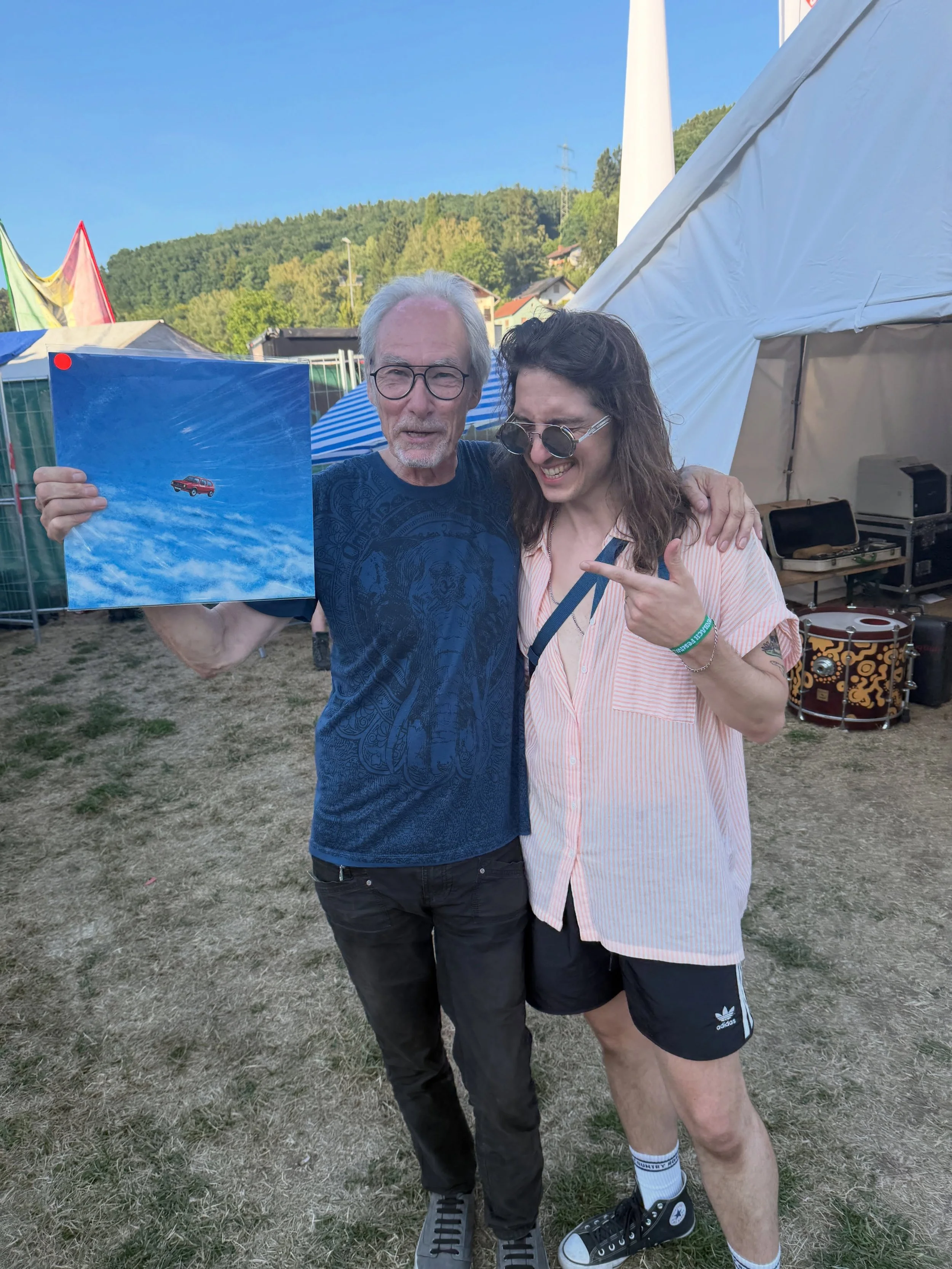 Stoked about having met my mate Jan Fride Wolbrandt from KRAAN at Finkenbach Festival yesterday. He played drums on the song FLUG which is the 4th chapter of REISE.
It&lsquo;s an honour having you on the record Jan! 🫶

Can&lsquo;t wait for you to he