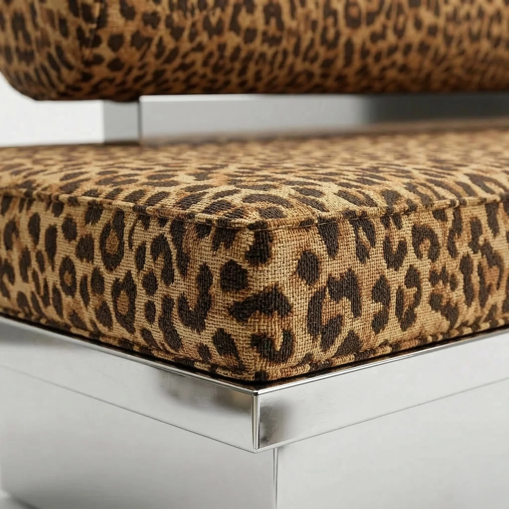 Cheetah banquette zoom BACCARIS.jpg