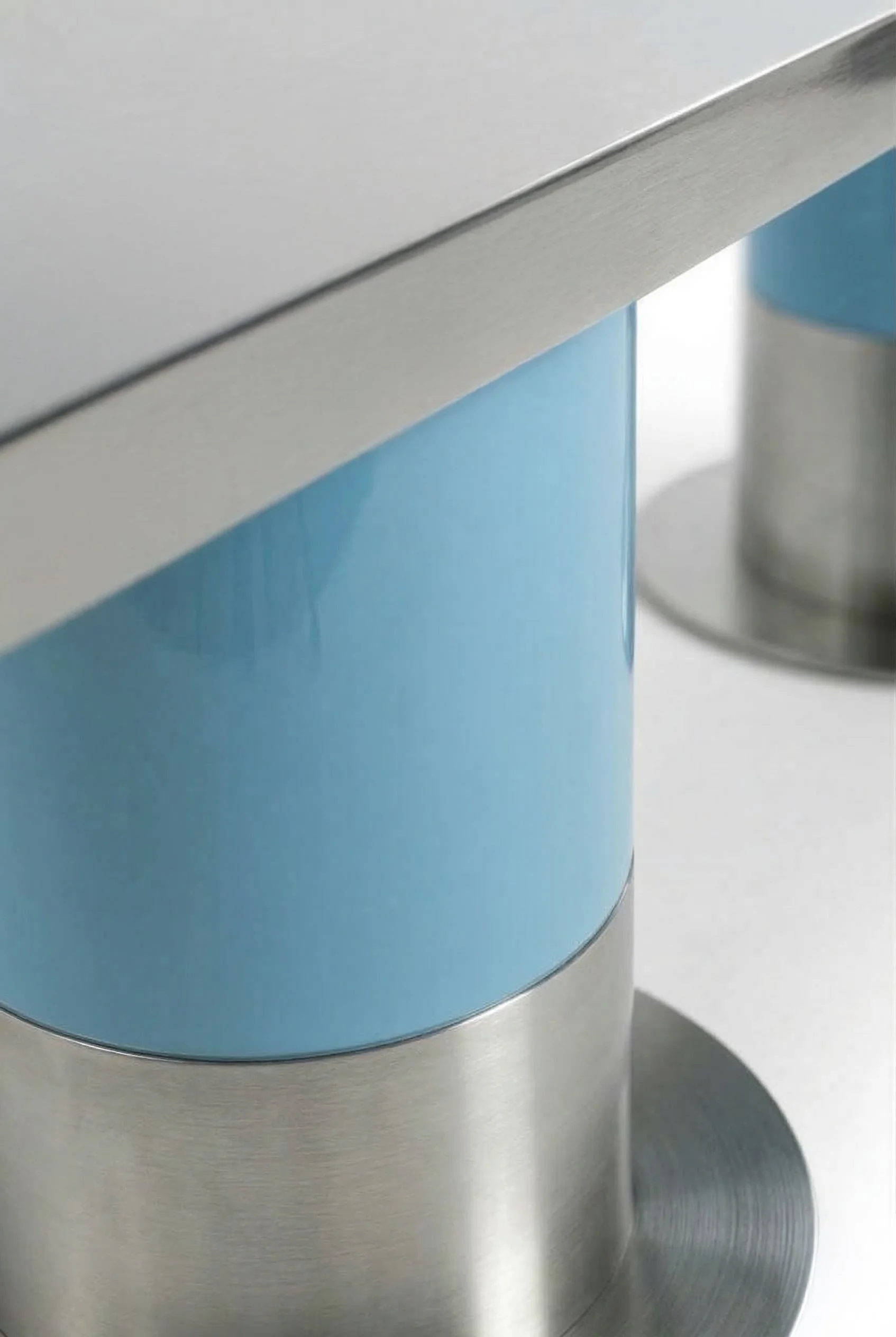 SALOMON diner table zoom 2 inox:ciel .jpg