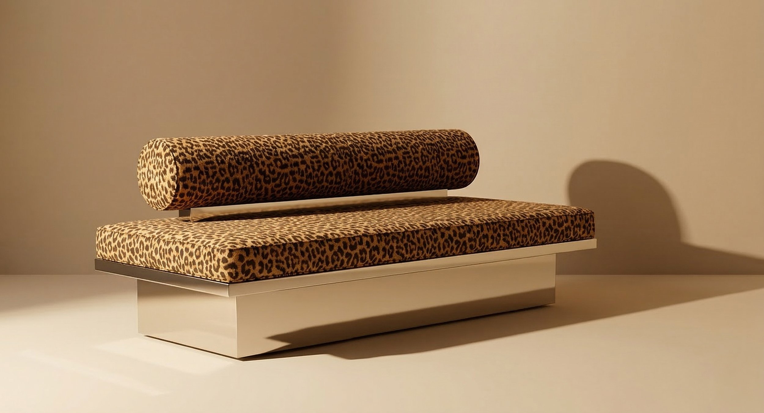 Cheetah banquette 3:4 BACCARIS.jpg