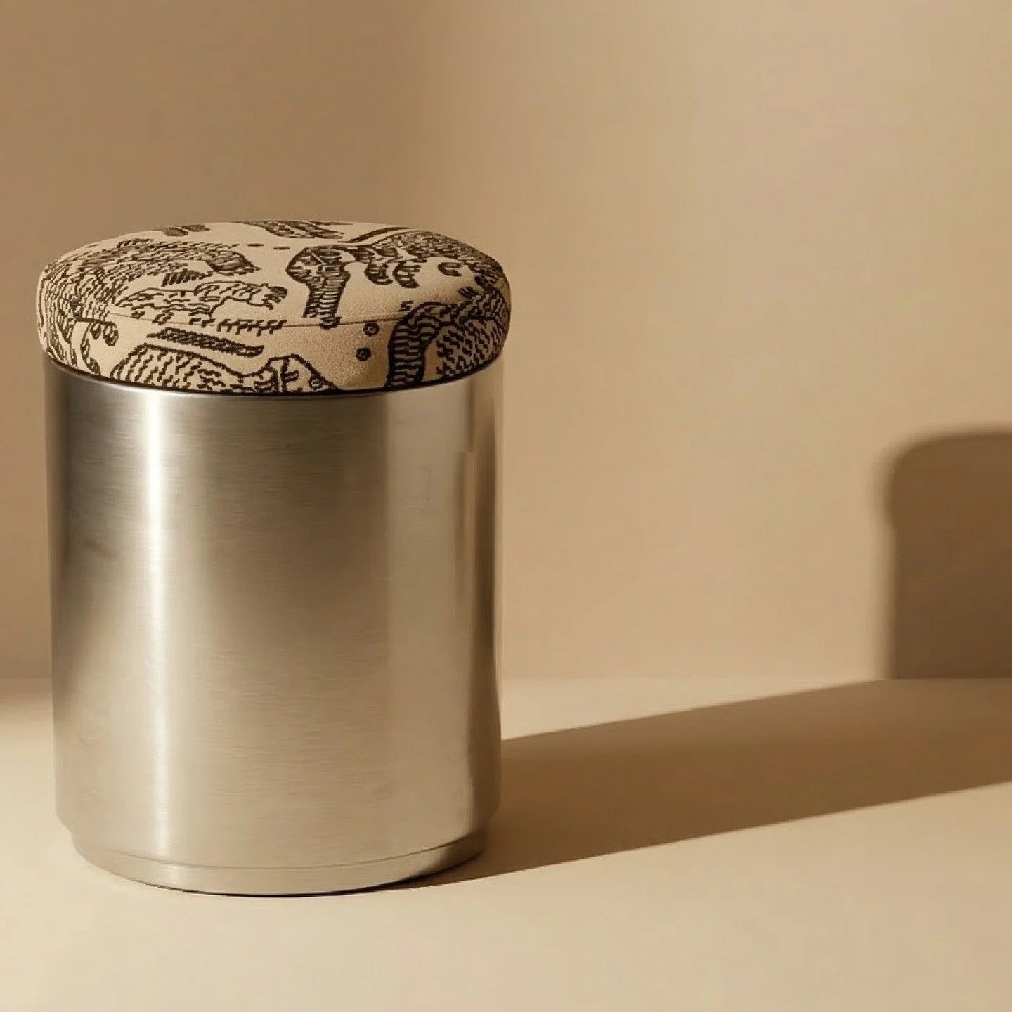 Notre tabouret SILO dans un tres beau tissu DEDAR, d&eacute;clinable en cuir.

#baccarisinterior #interiordesign #stool