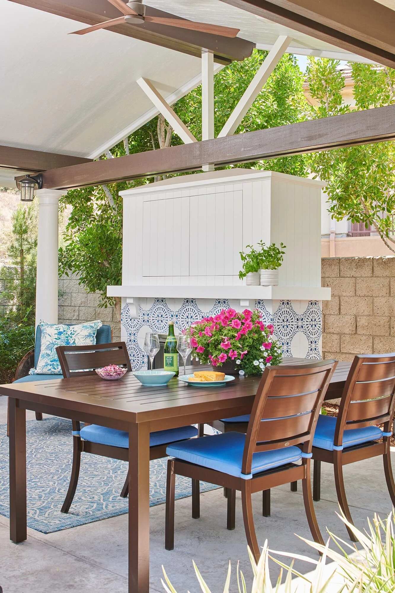 OUTDOOR ENTERTAINING