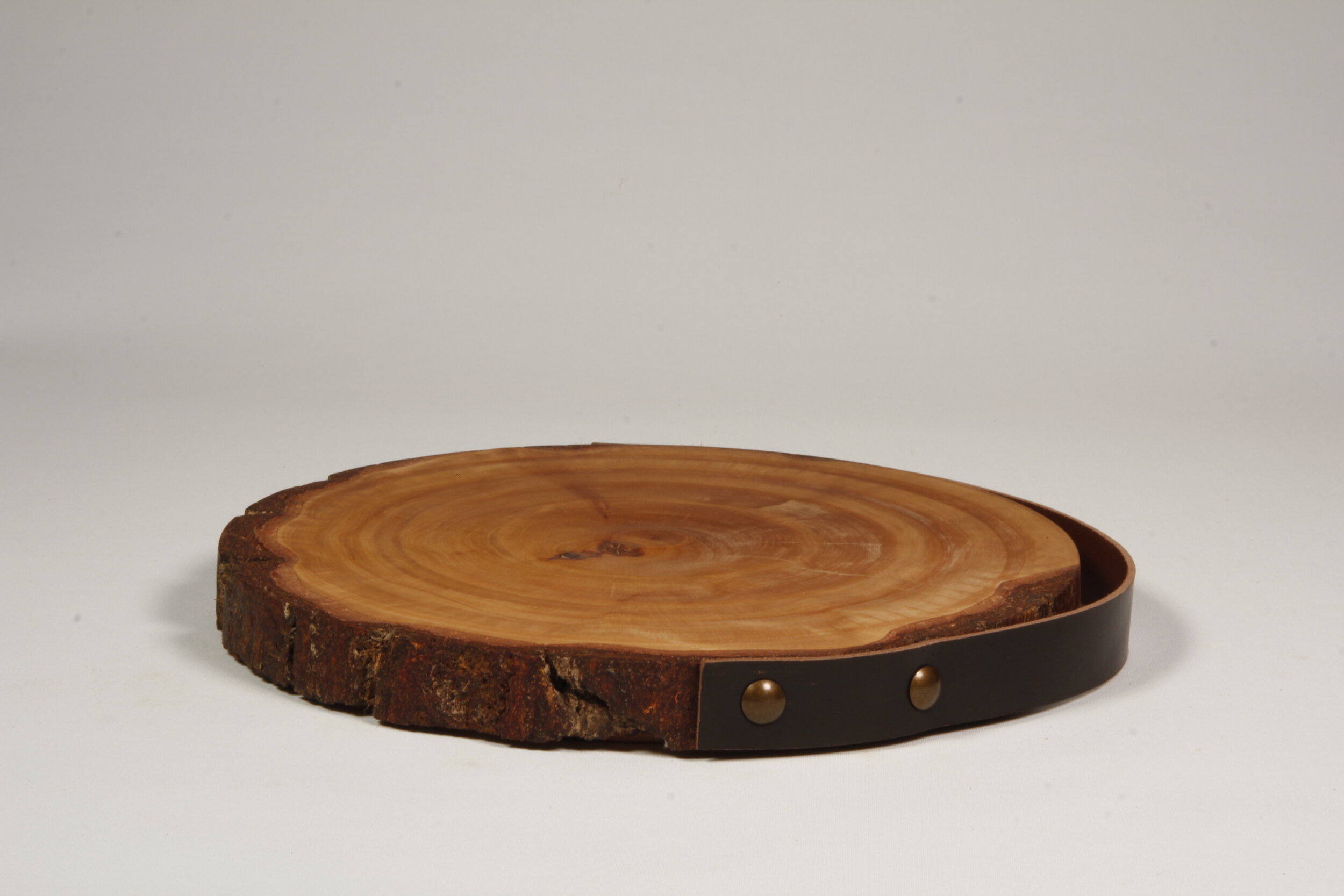 Serving plate in birch with leather handle 2
