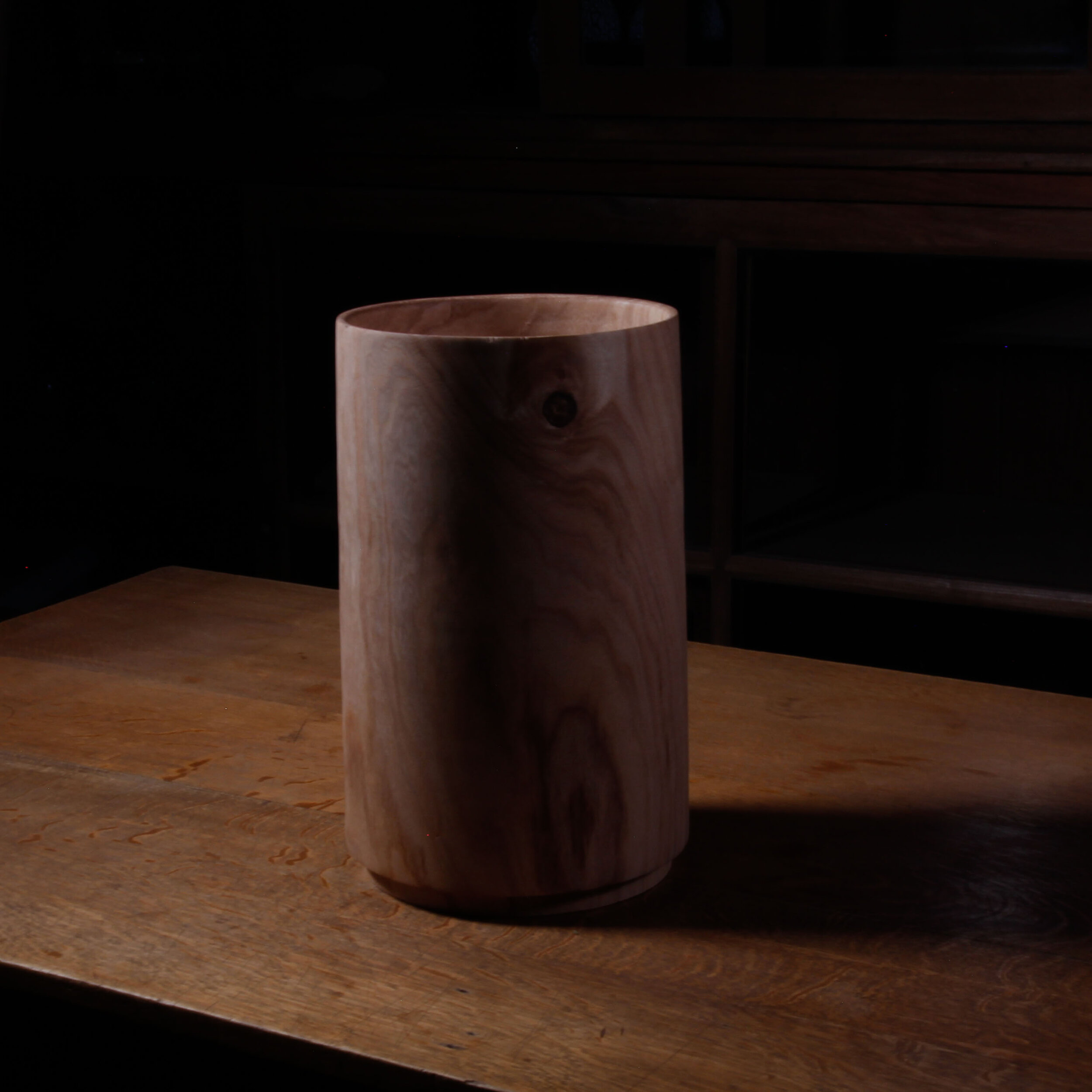 Robust vase in birch