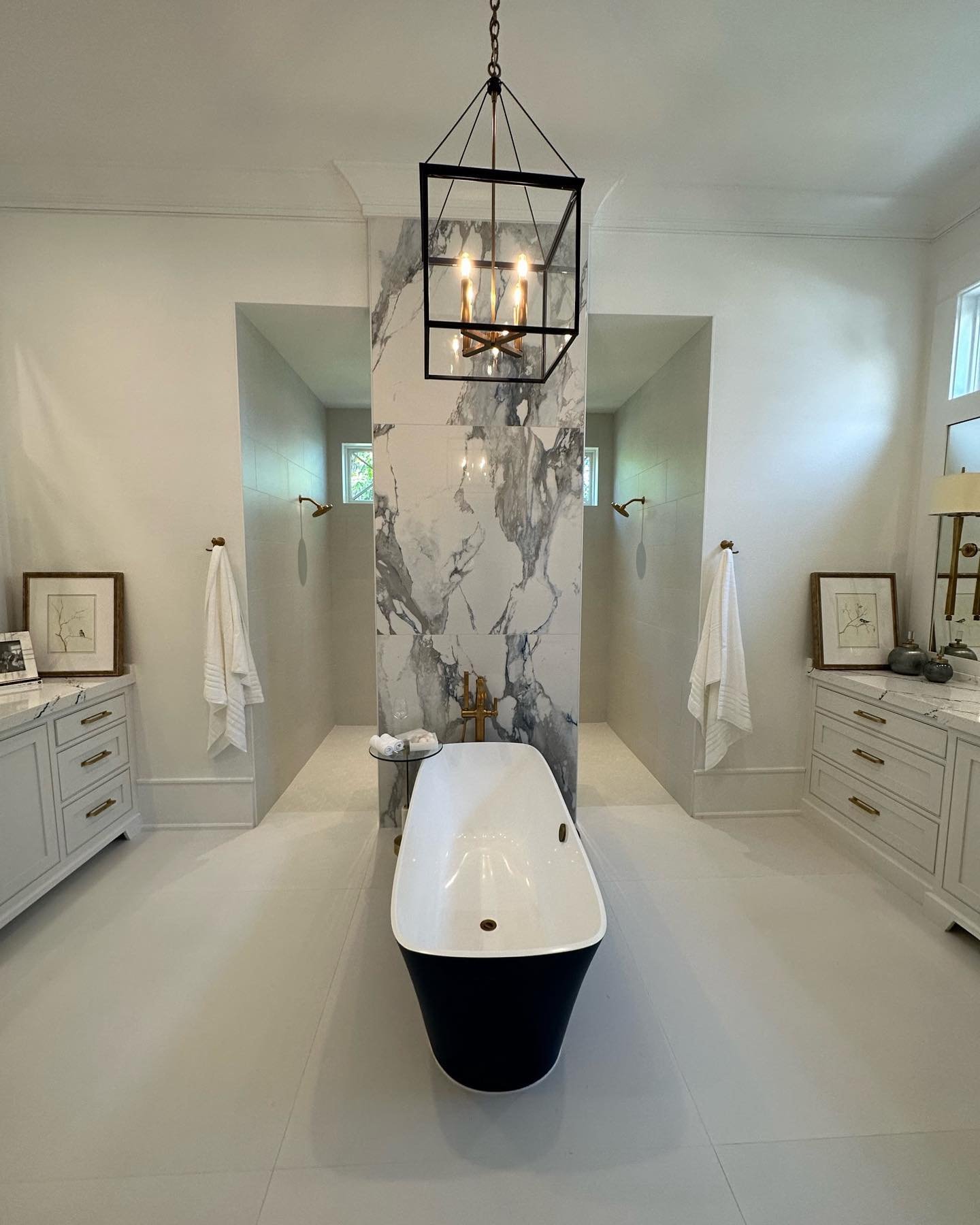 This beautiful and classic master bath 🖤 #masterbath #customlightingdesign #customlighting