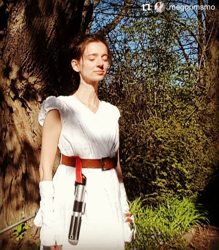 Regency Star Wars outfits seriously float my nerdy boat! I love this Regency Rey crossover gown from my Elegant Lady's Closet pattern. Now who's going to do a Kylo Darcy? 😆❤️ #Repost @meggrimsmo
&bull; &bull; &bull; &bull; &bull; &bull;
Reach out wi