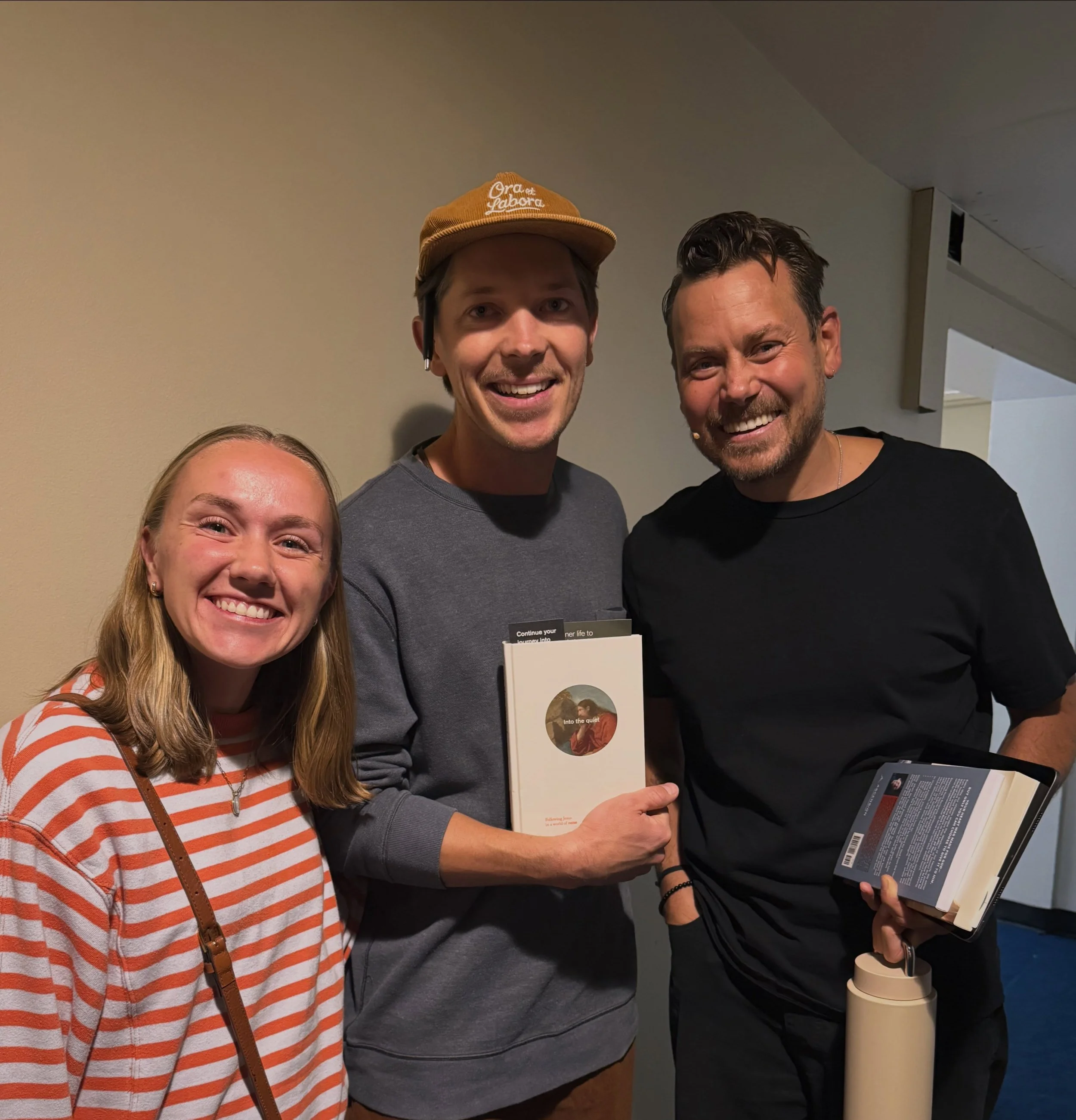 Last night I had the chance to meet someone who has greatly influenced my writing and speaking, @johnmarkcomer. I also had the chance to do an informal book exchange with him (check out what he&rsquo;s holding. Yew!🤙)
.
Though John Mark is Protestan