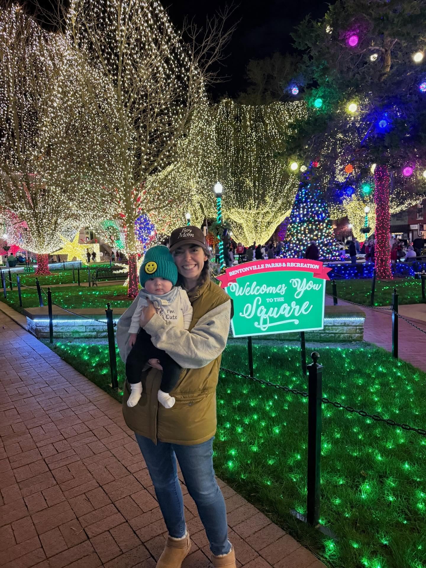 Banks&rsquo; first light viewing at The Square ❤️
.
.
.
#dadlife #boymom #christmas