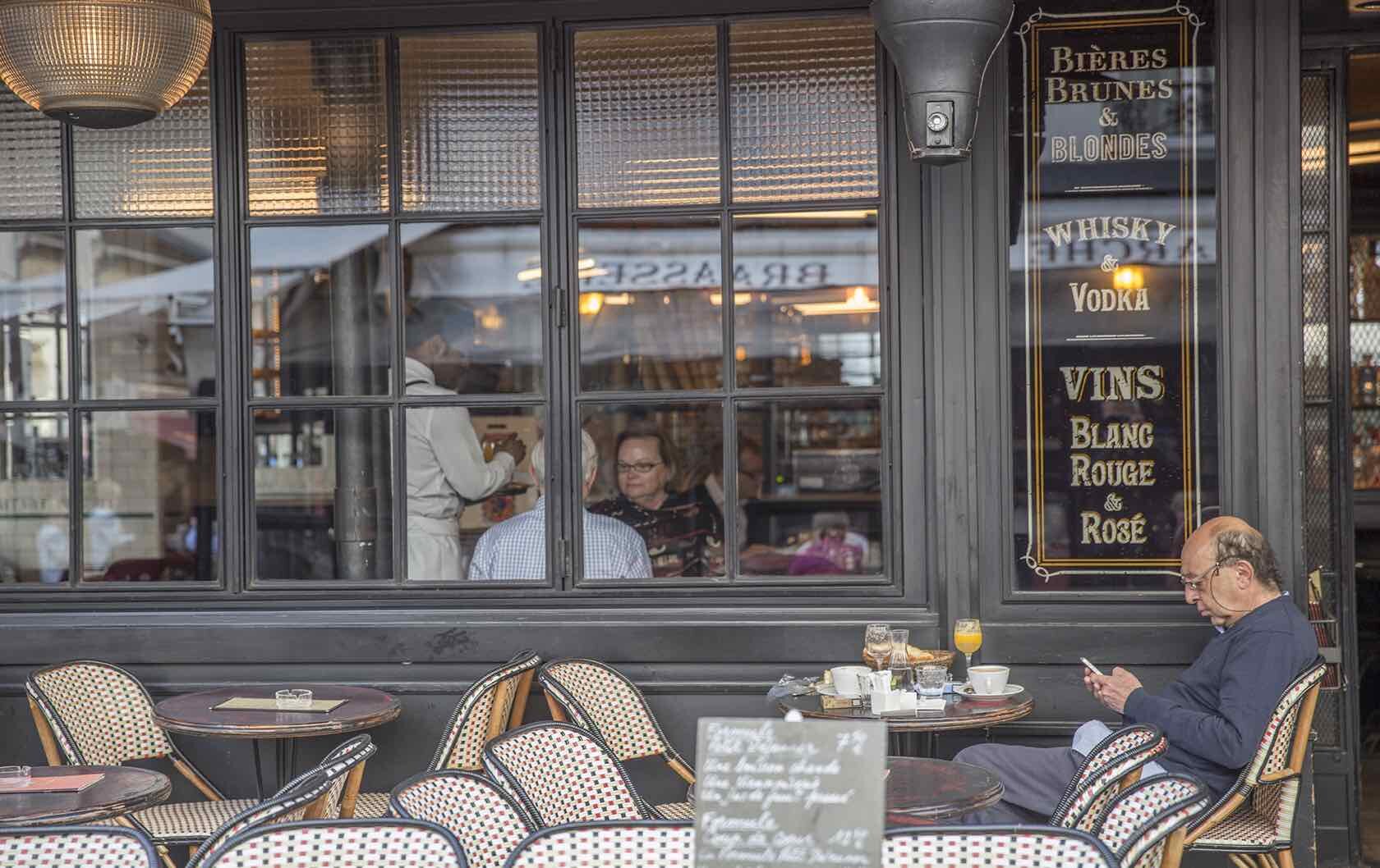 French-Restaurant-Etiquette_How-to-Avoid-a-Faux-Pas-in-Paris-by-Paris-Perfect2.jpg