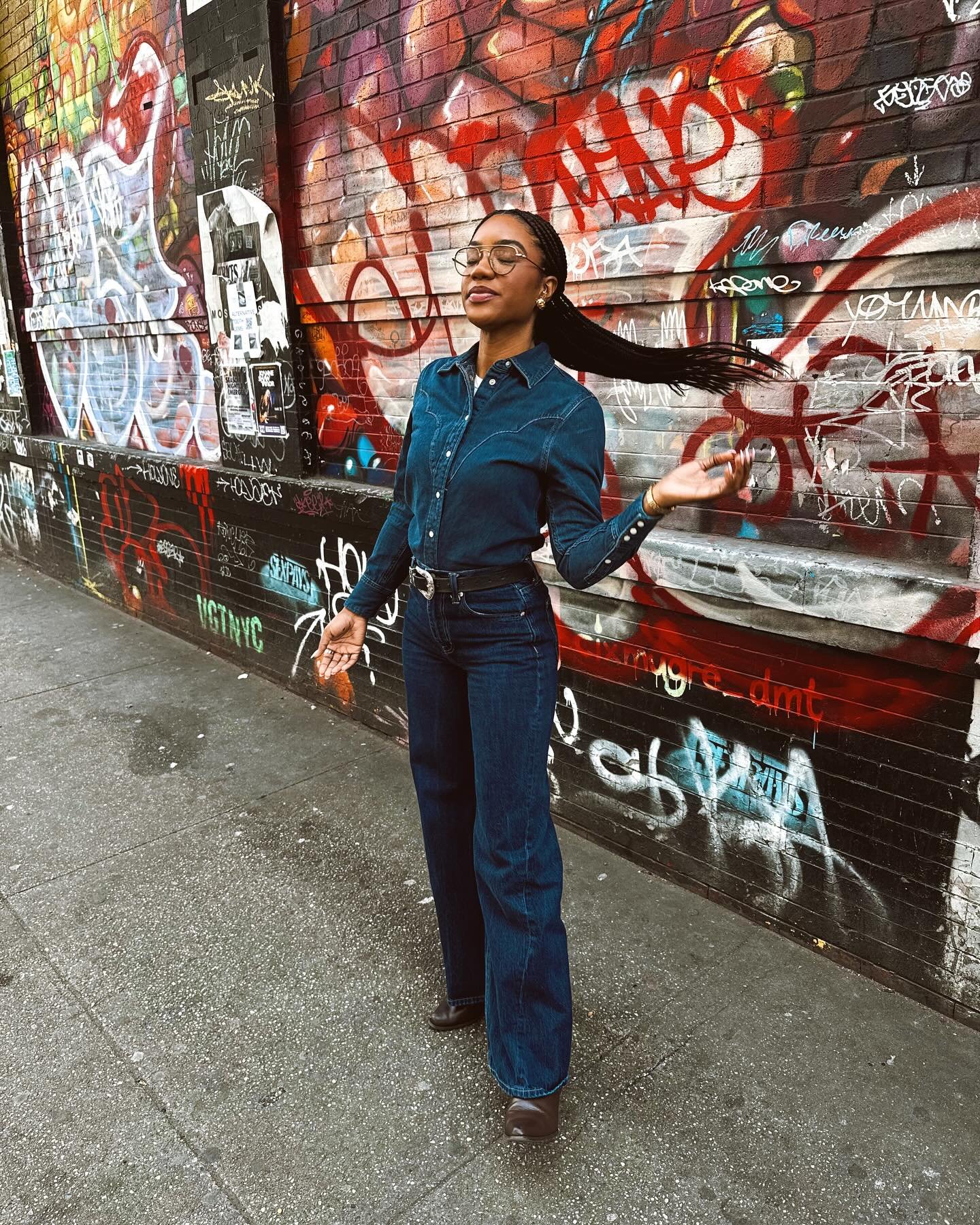 It&rsquo;s all in the details. 
remember denim is your friend.
It never goes out of style.

Top: @wrangler 
Jeans: @pistoladenim 
Both rented from: @nuuly 

#nuuly #cluubnuuly #nuulypartner