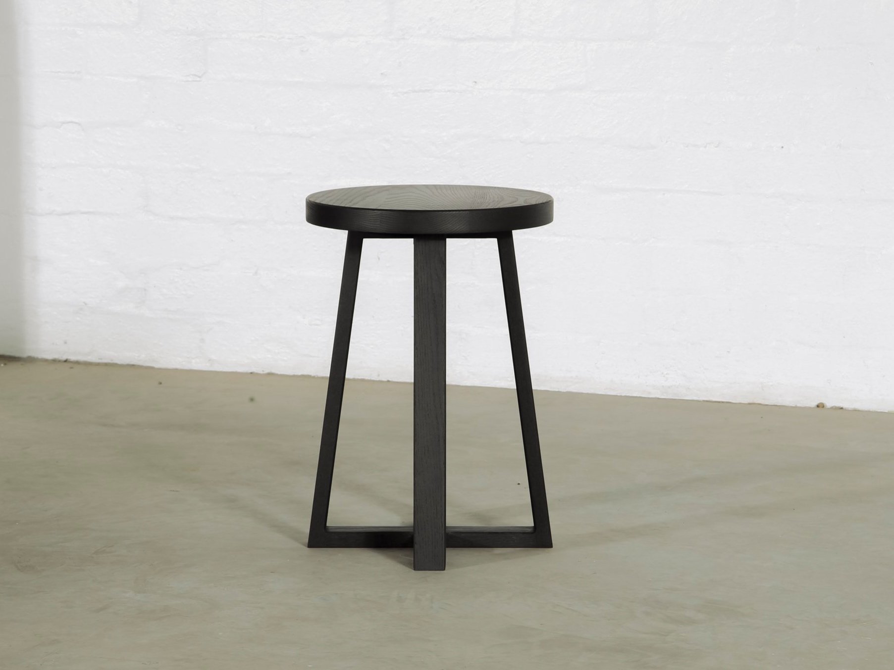 Round+Side+Table+_+Black_TomEdit.jpg