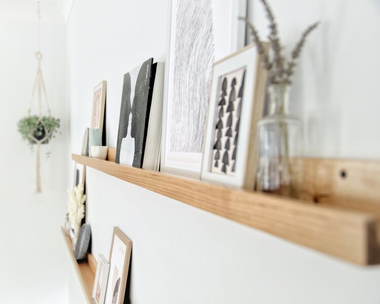 Narrow Picture Ledge