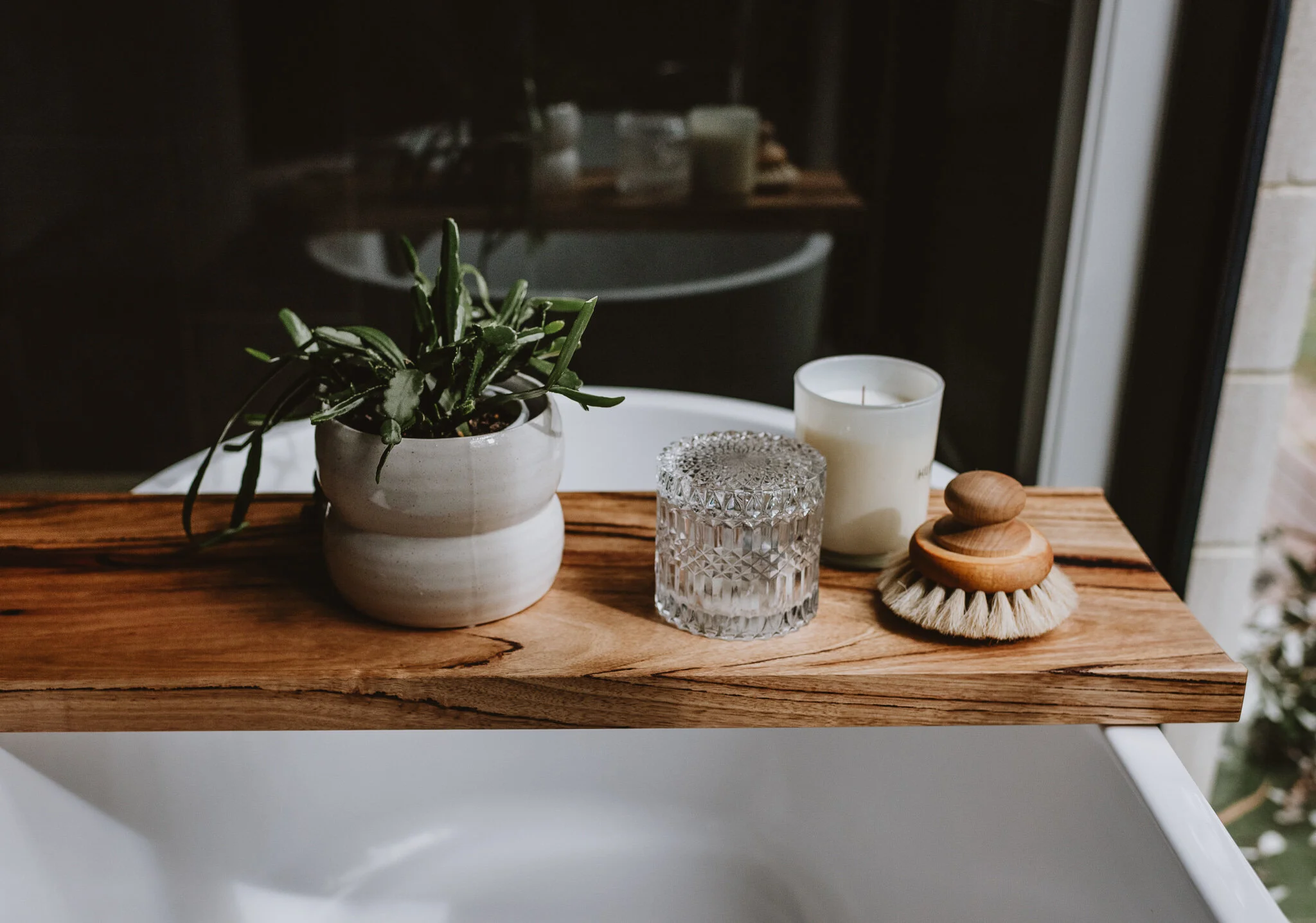 Bath Caddy with Feature Timber