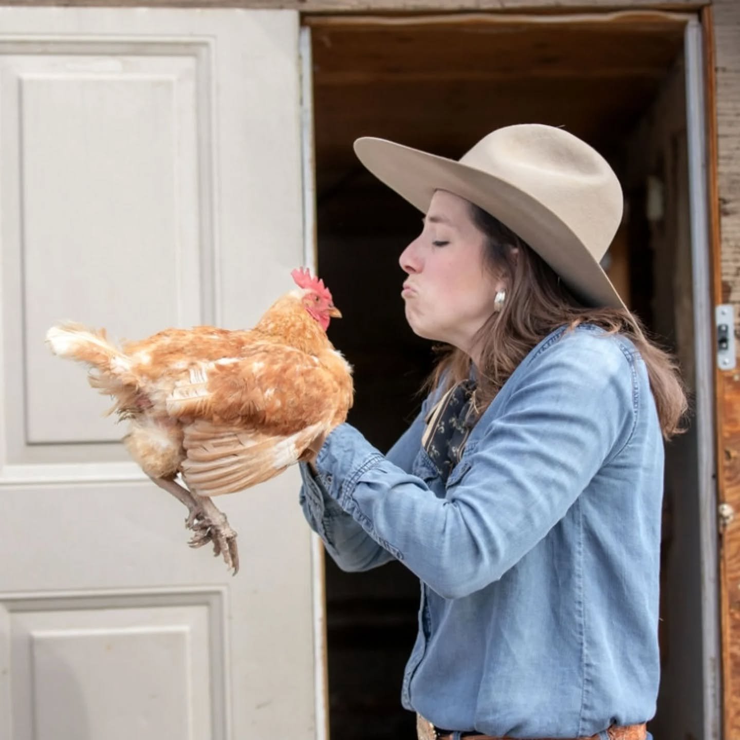 Got all dressed up , but I wasn't feeling the love back...

Perhaps she was upset I didn't wear my new chicken scarf for her 🤷

Comment LUXURY and I'll send you a direct link to the silk scarves I have available, but be sure to check out the one wit