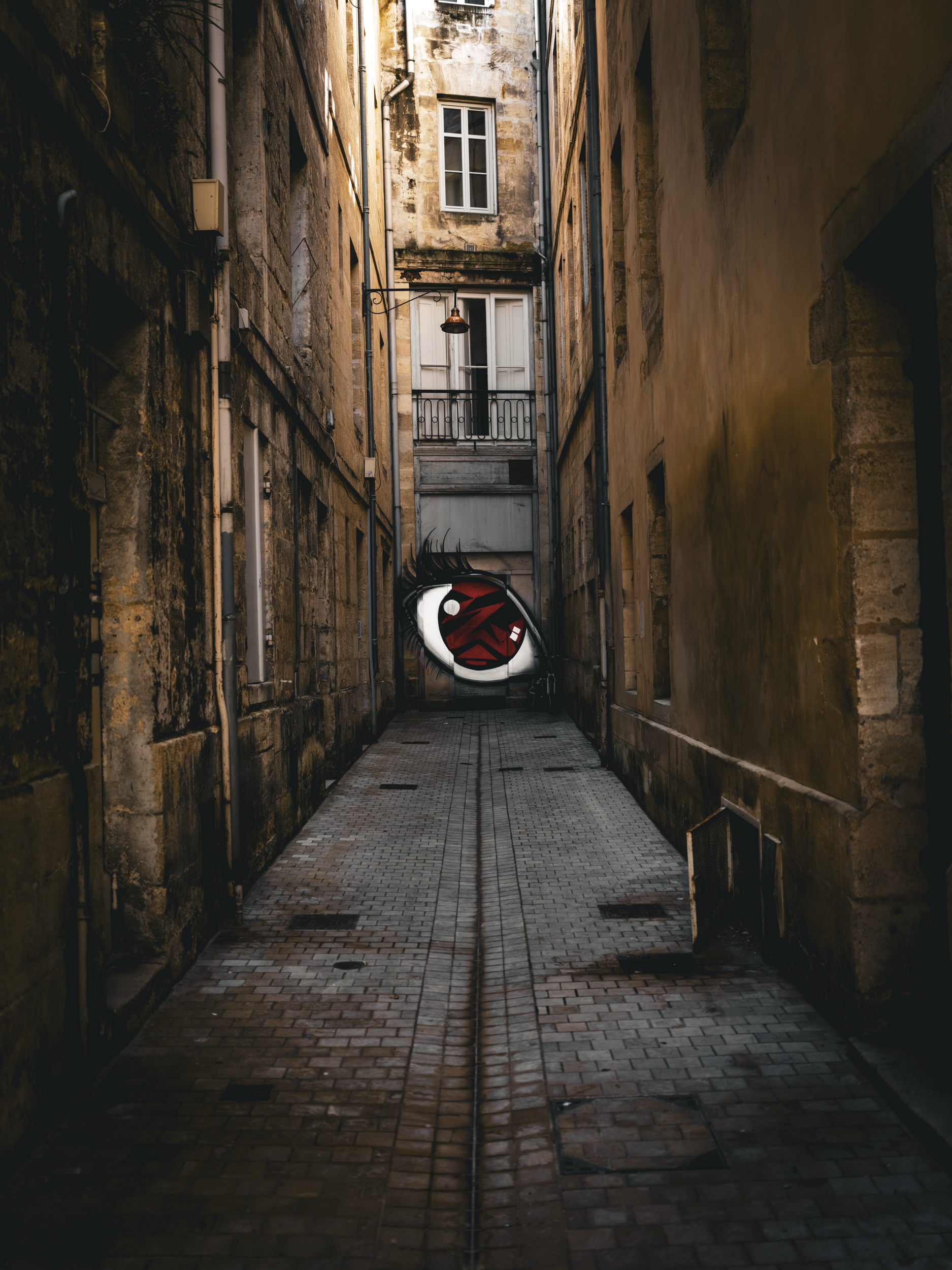 france-bordeaux-street-art-eye-alley.png