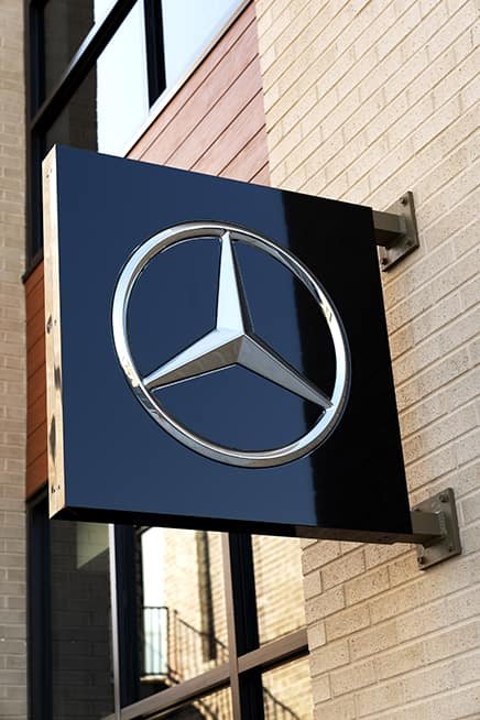 Mercedes Benz Halcyon Building Star.jpg