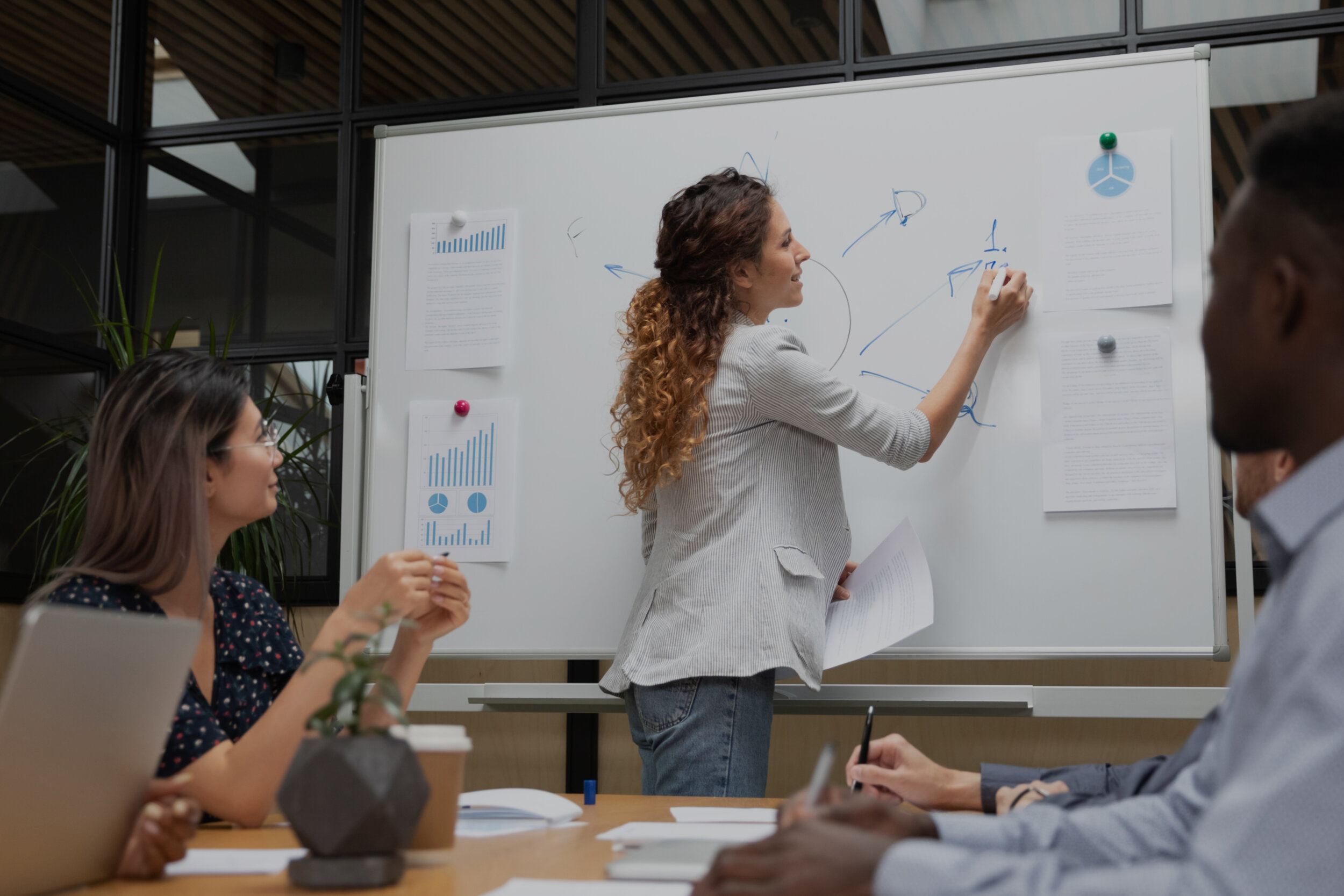 dim_office_AdobeStock_287438729.jpg